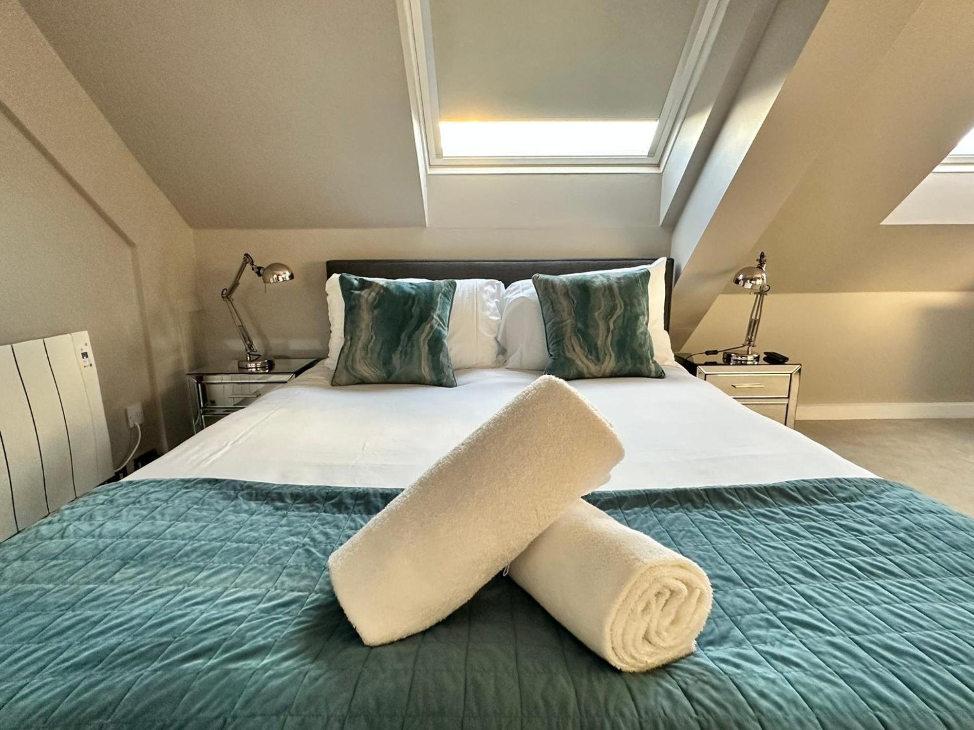 The Courtyard 2 Bedroom Apartments In Central Windsor With Parking Apartment *