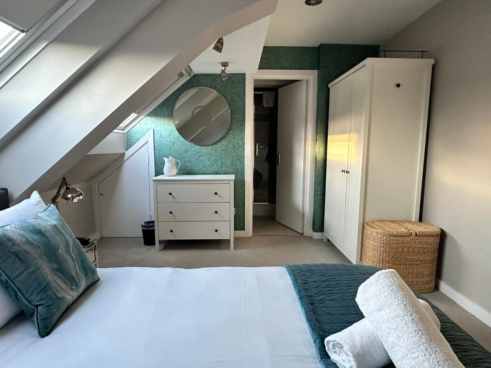 The Courtyard 2 Bedroom Apartments In Central Windsor With Parking Apartment Windsor