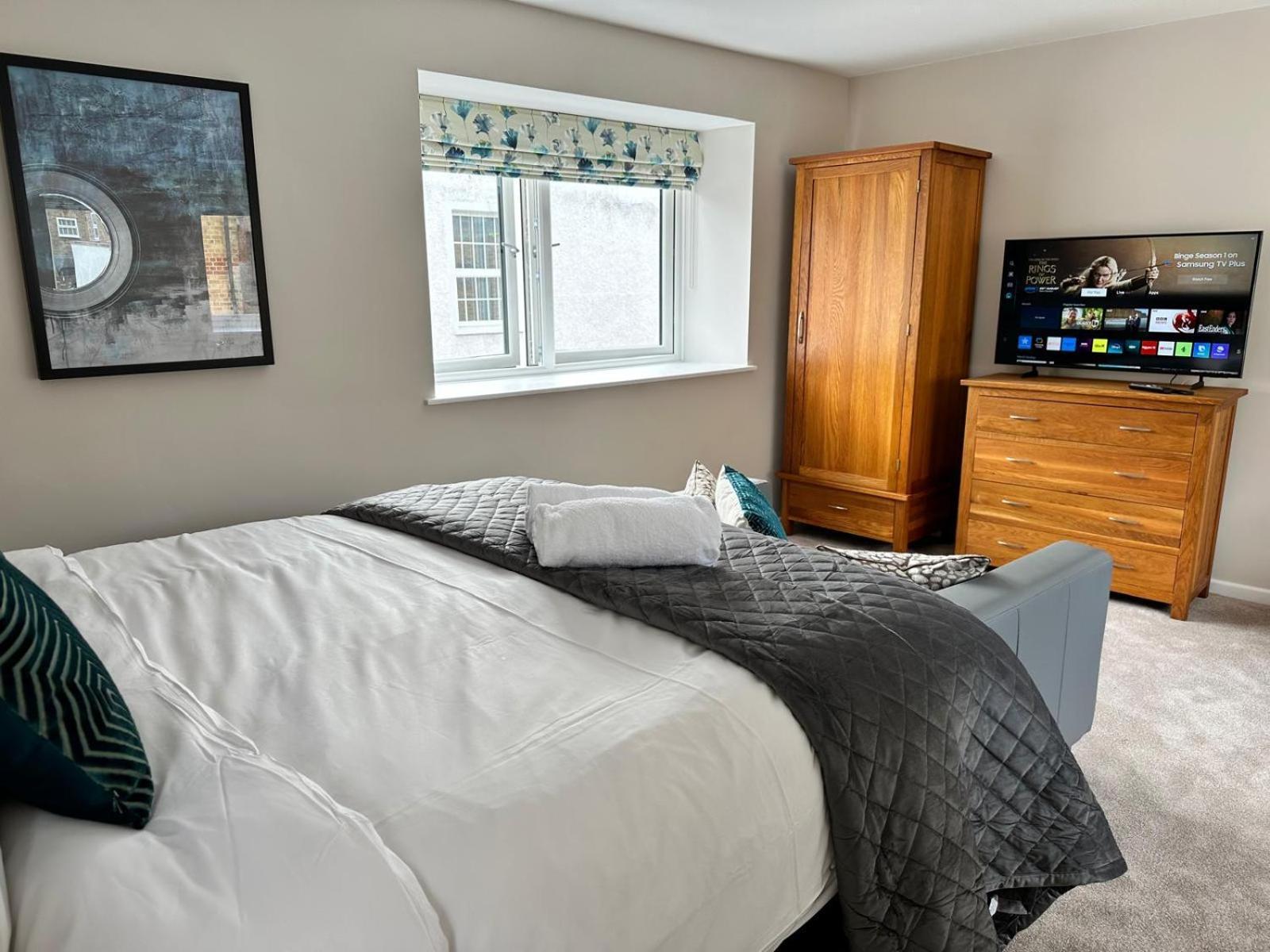 Russell Street- Apartment