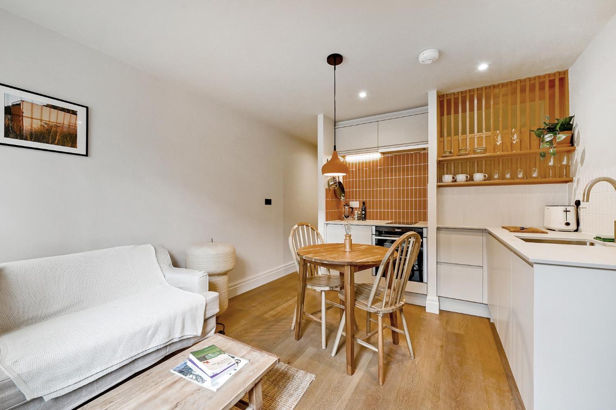 Leworth Apartments, Windsor