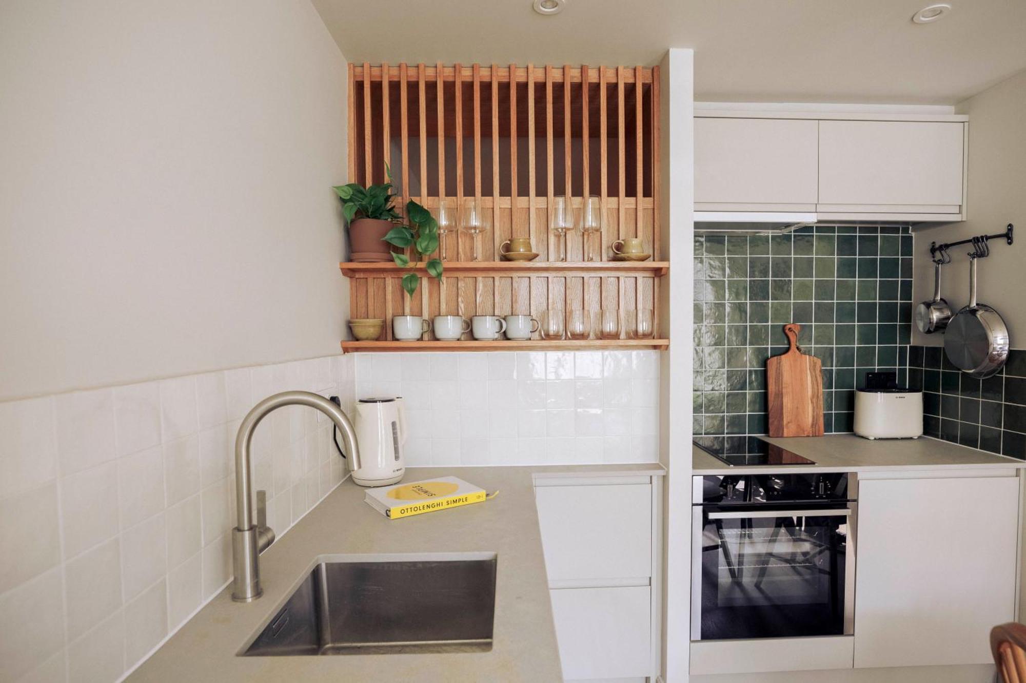 Leworth Apartments, Windsor