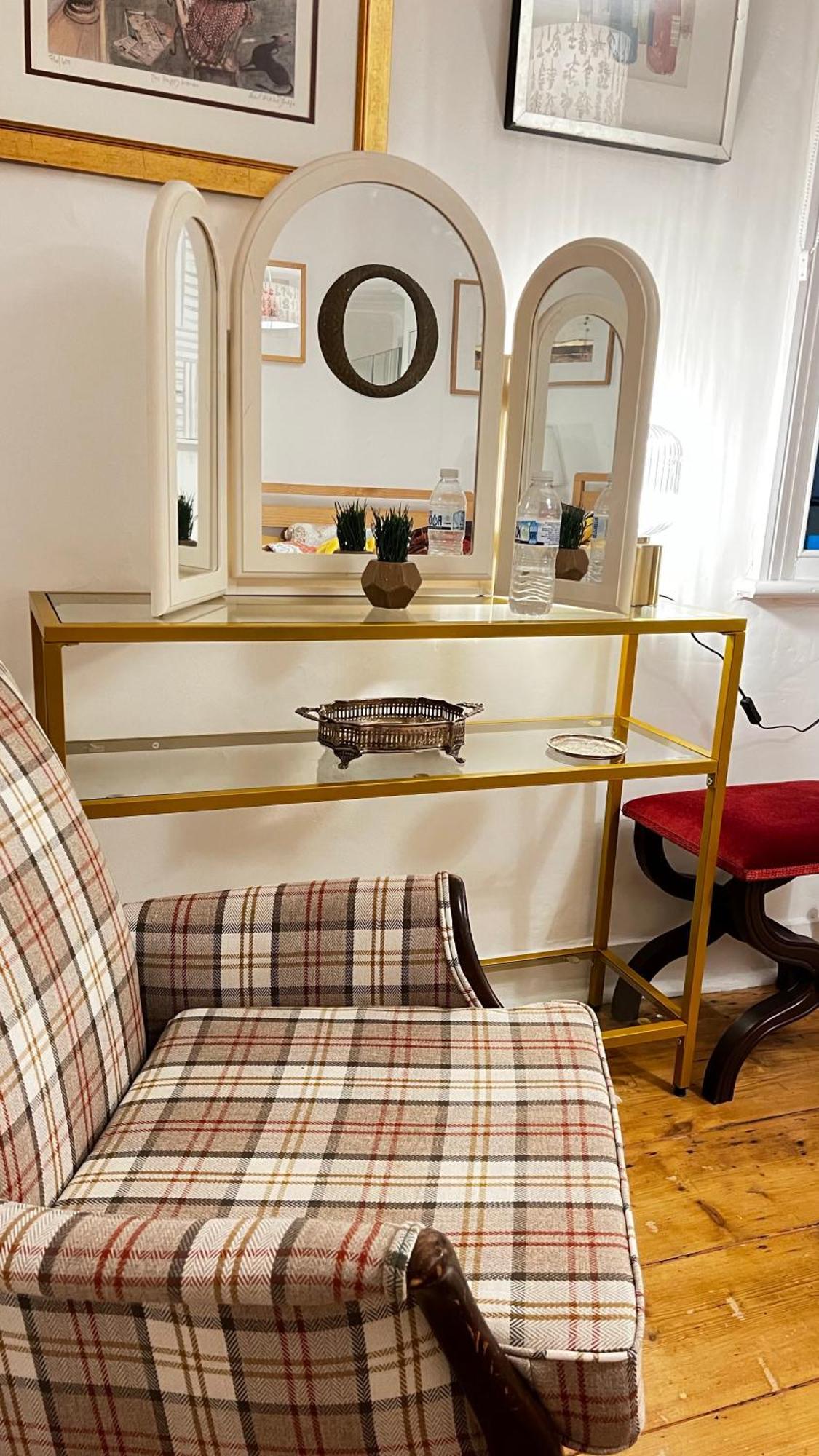 Royal Castle With Alfresco Dining And Parking Sl4 2 Bed 1 Bath Characterful
