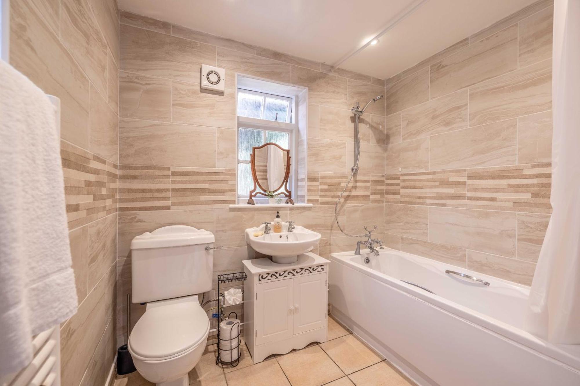 Royal Castle With Alfresco Dining And Parking Sl4 2 Bed 1 Bath Characterful * Windsor