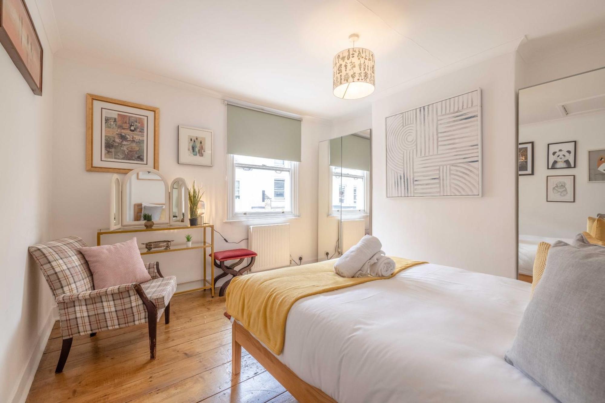 Royal Castle With Alfresco Dining And Parking Sl4 2 Bed 1 Bath Characterful Villa *