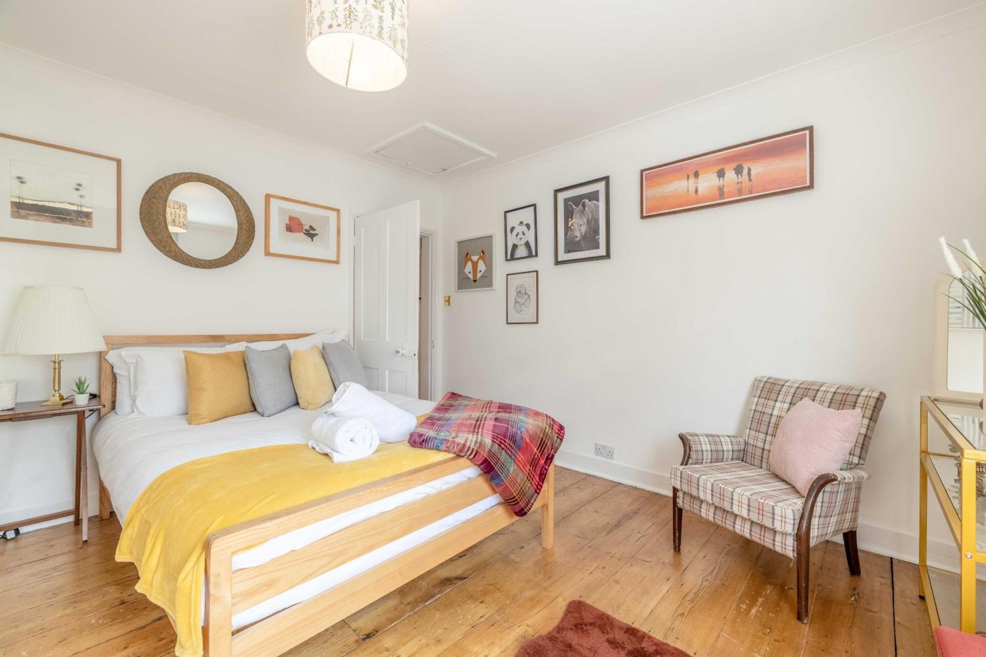 Royal Castle With Alfresco Dining And Parking Sl4 2 Bed 1 Bath Characterful Villa Windsor