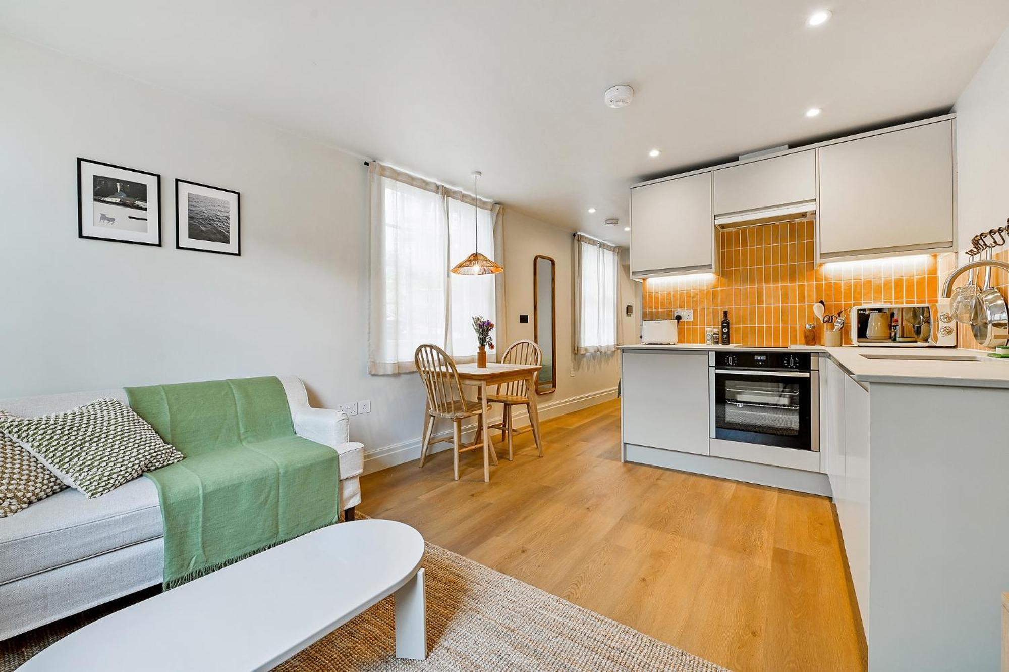 Leworth Apartments, * Windsor