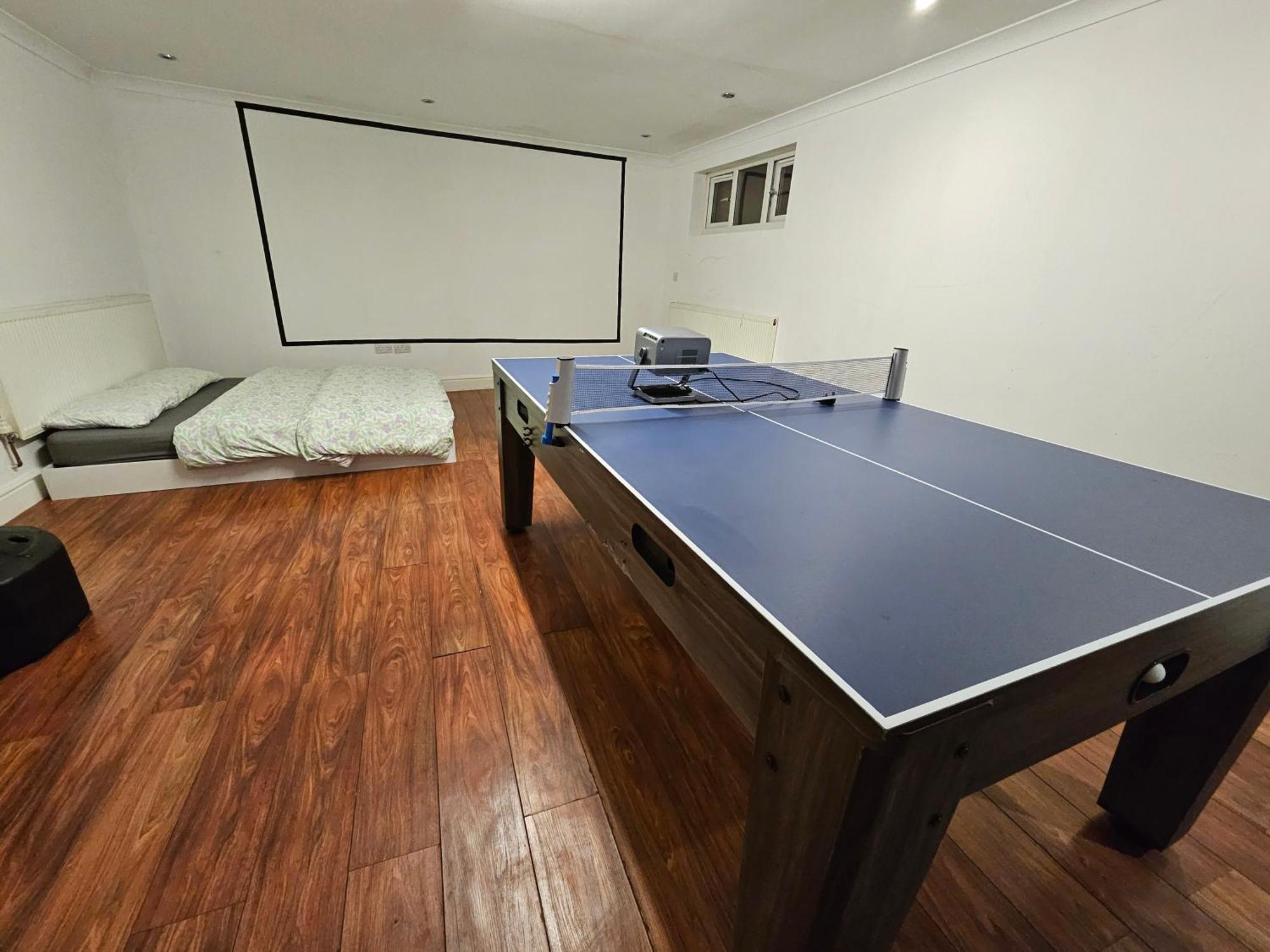 Chalet Large Annexe With Games Pool Table Ping Pong Air Hockey Movie Projector