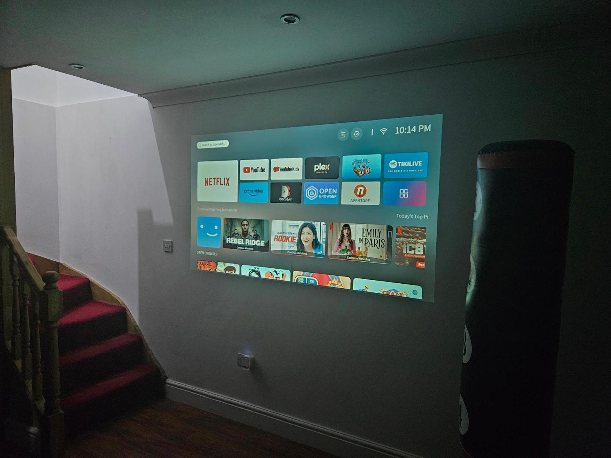 Large Annexe With Games Pool Table Ping Pong Air Hockey Movie Projector Chalet Windsor