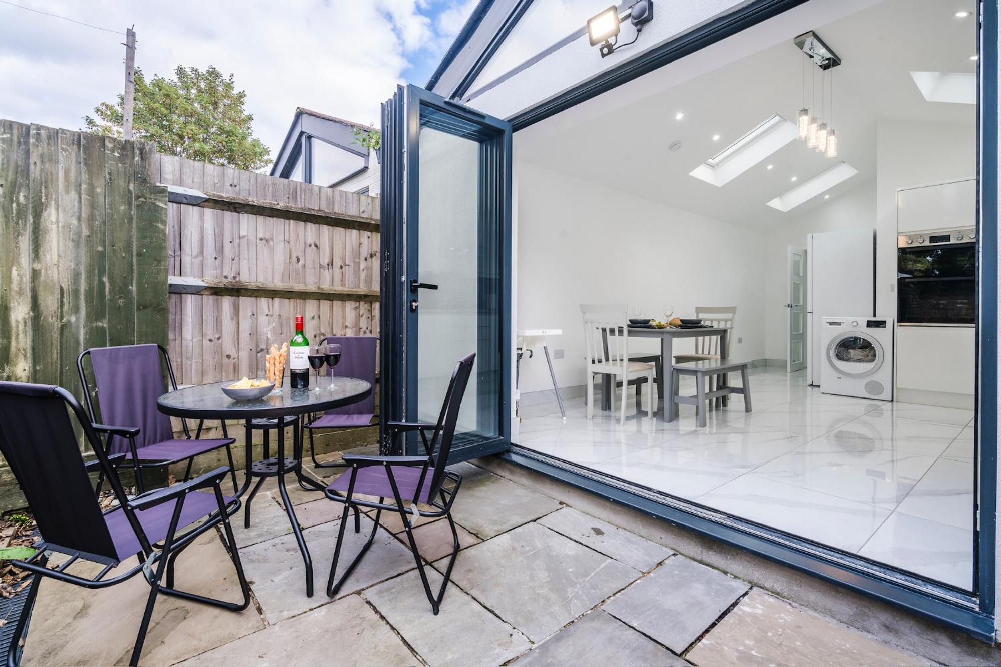 Street Retreat, Holiday home *