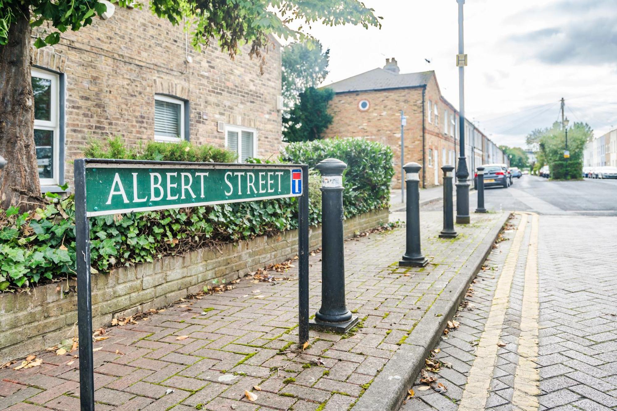 Street Retreat, * Windsor