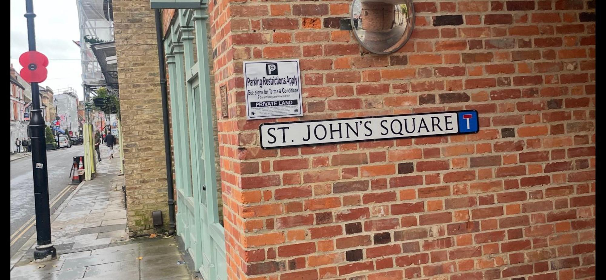 Floor En-suite Double Bedrooms With Great View Of Castle & Free Parking Windsor