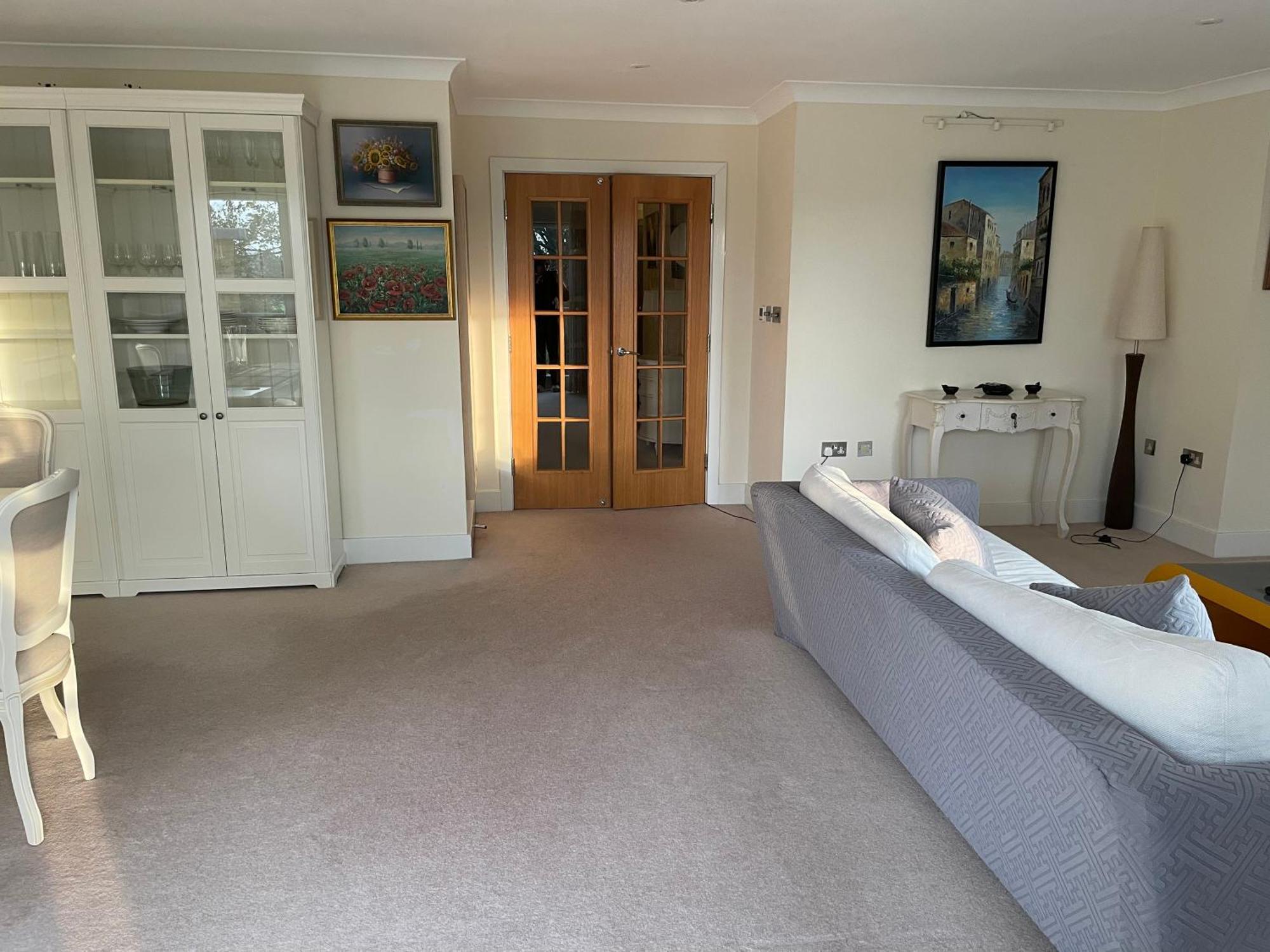 Floor En-suite Double Bedrooms With Great View Of Castle & Free Parking