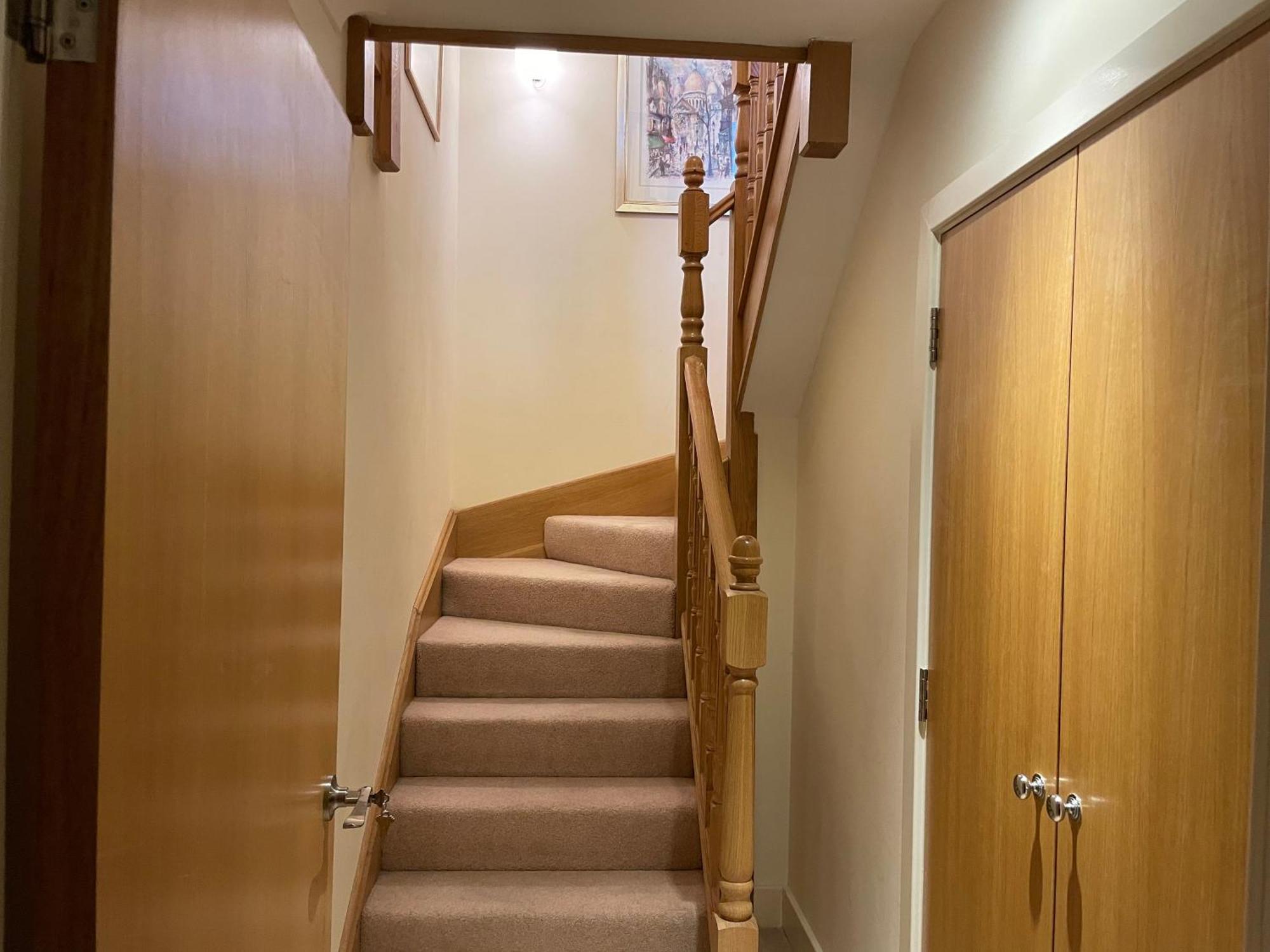 Floor En-suite Double Bedrooms With Great View Of Castle & Free Parking * Windsor