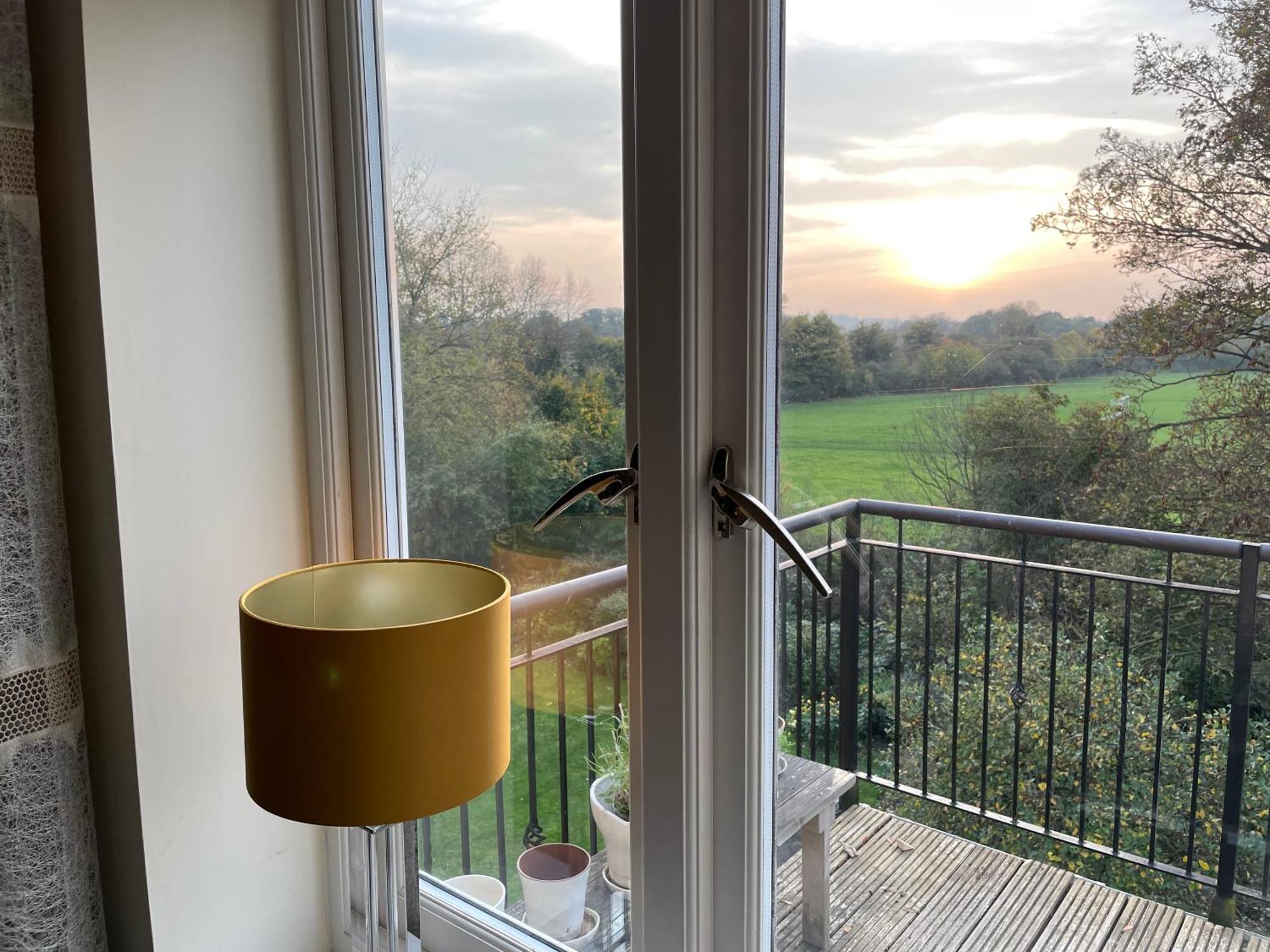 Floor En-suite Double Bedrooms With Great View Of Castle & Free Parking