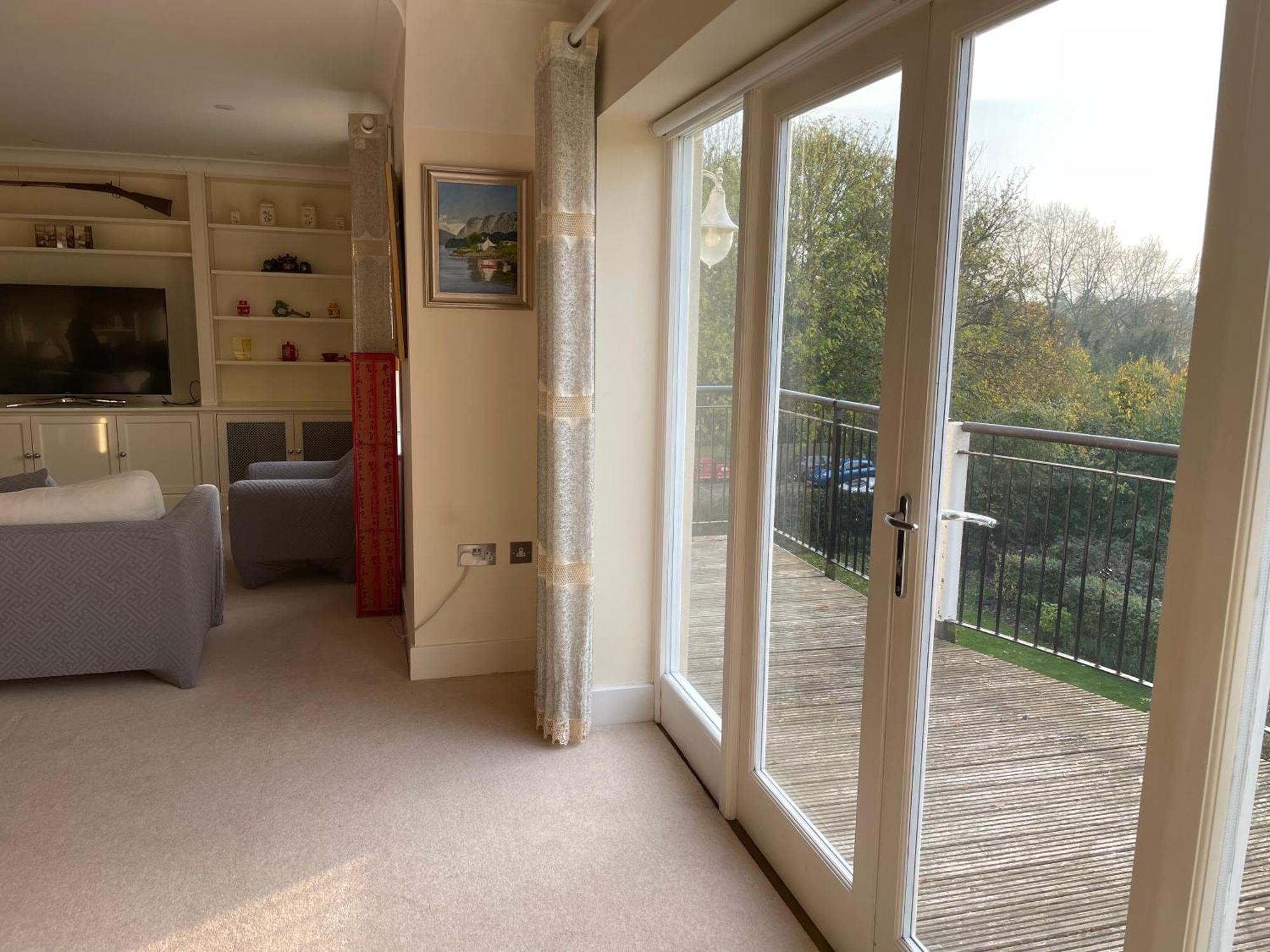 Floor En-suite Double Bedrooms With Great View Of Castle & Free Parking * Windsor