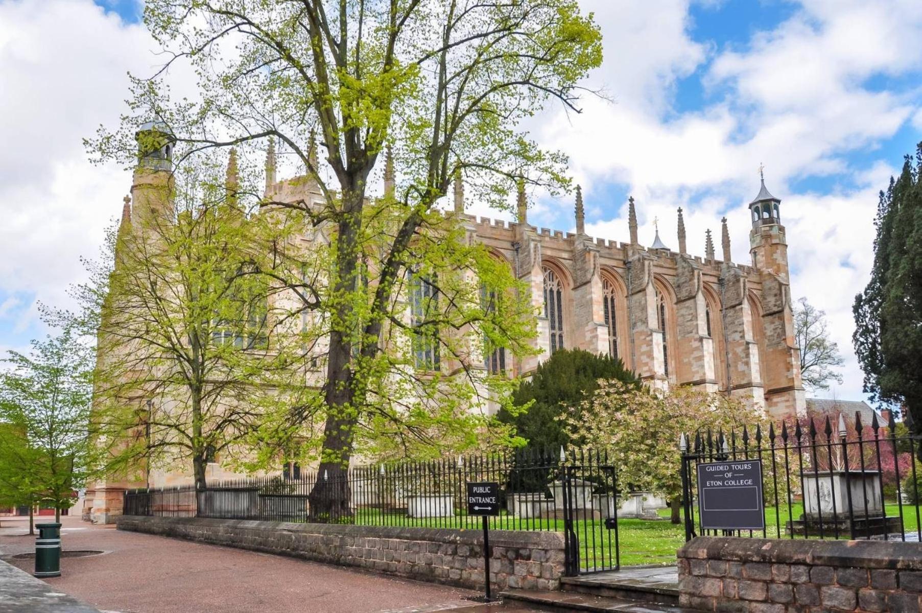 Floor En-suite Double Bedrooms With Great View Of Castle & Free Parking