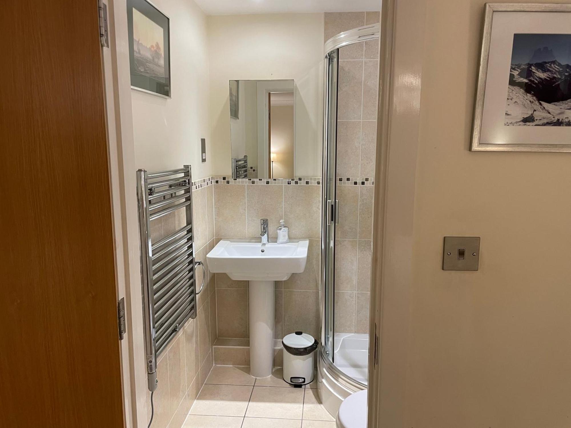 Homestay Floor En-suite Double Bedrooms With Great View Of Castle & Free Parking *