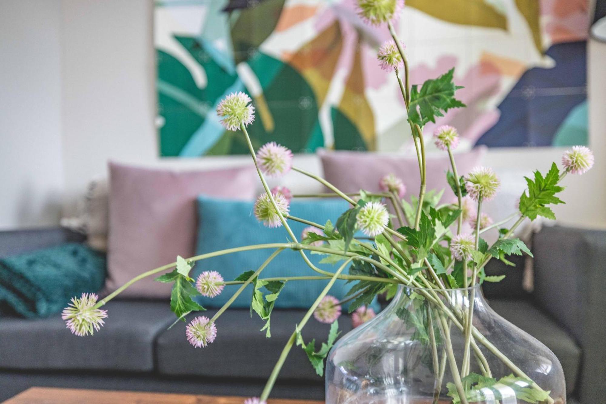 Modern 2 Bed Oasis - Private Parking & Garden Windsor