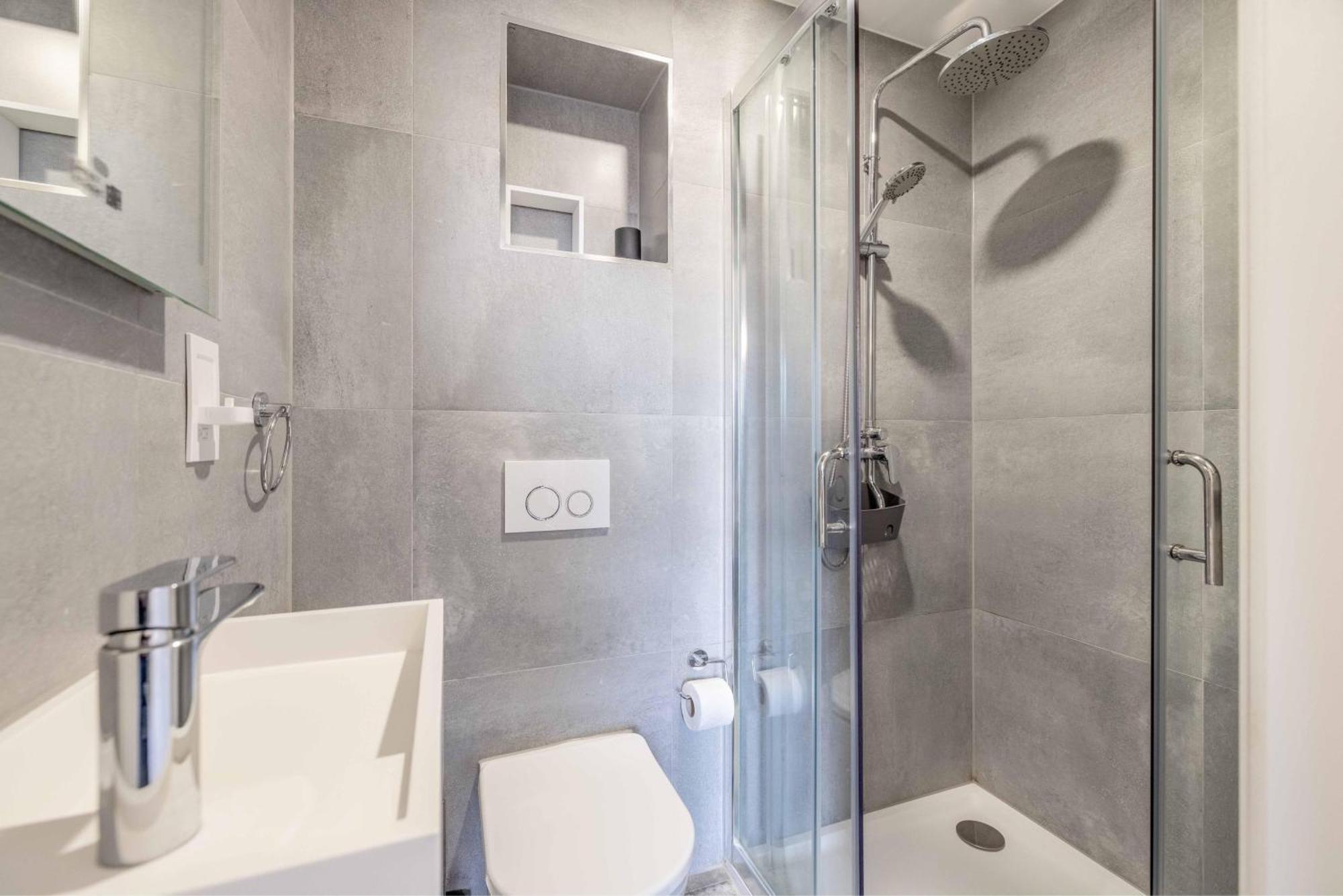 Modern 2 Bed Oasis - Private Parking & Garden Windsor