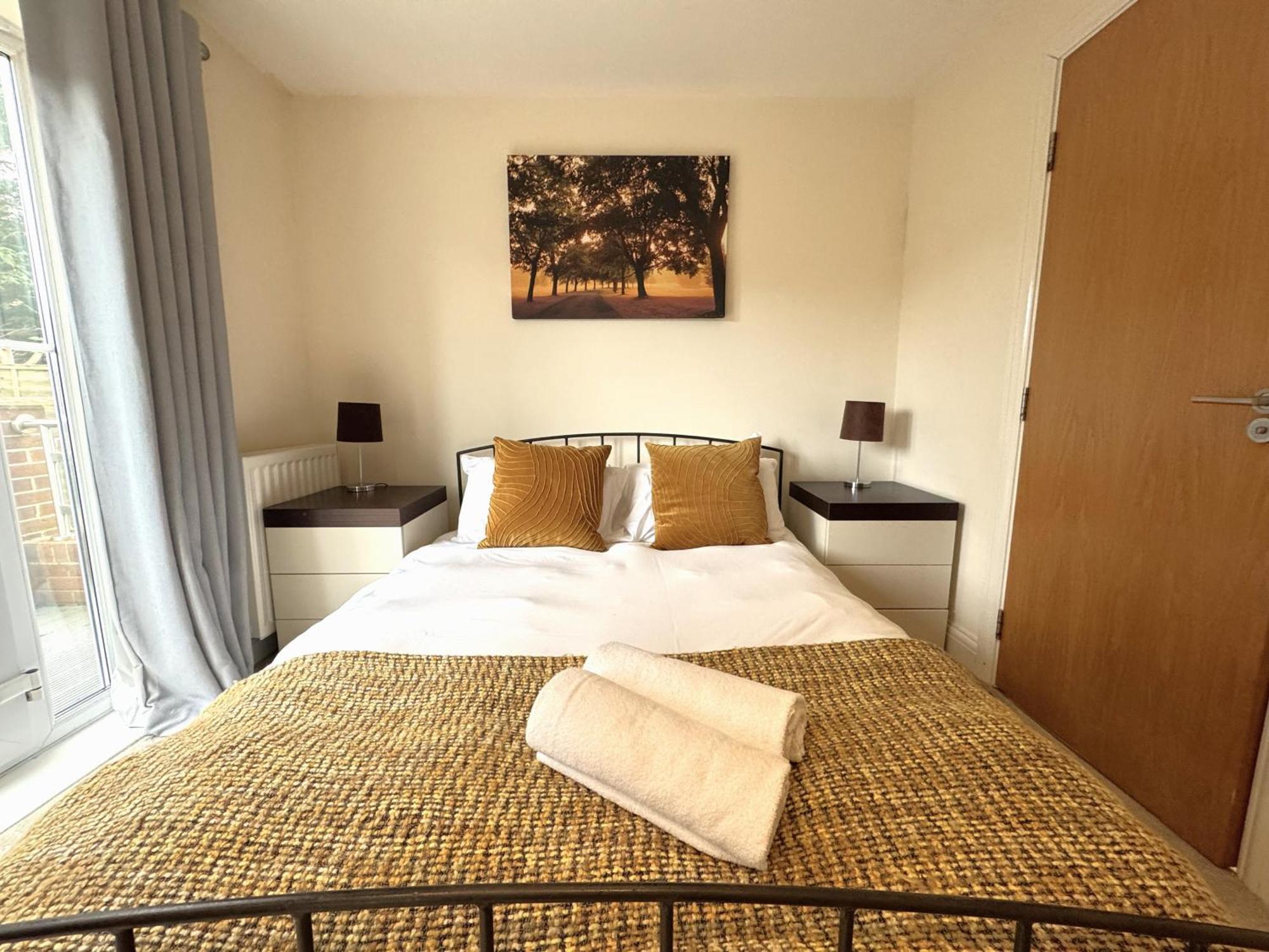 Spacious 2-bedroom With Parking In Apartment