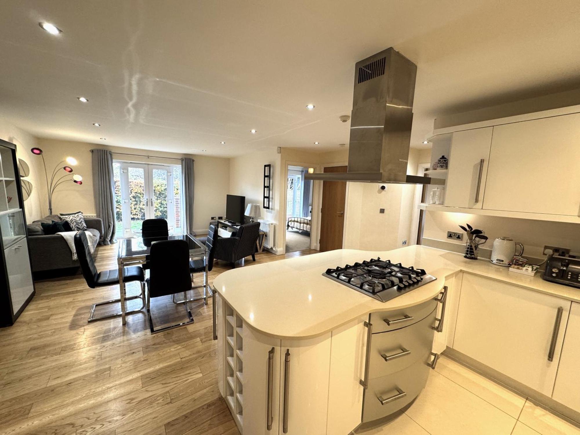 Apartment Spacious 2-bedroom With Parking In