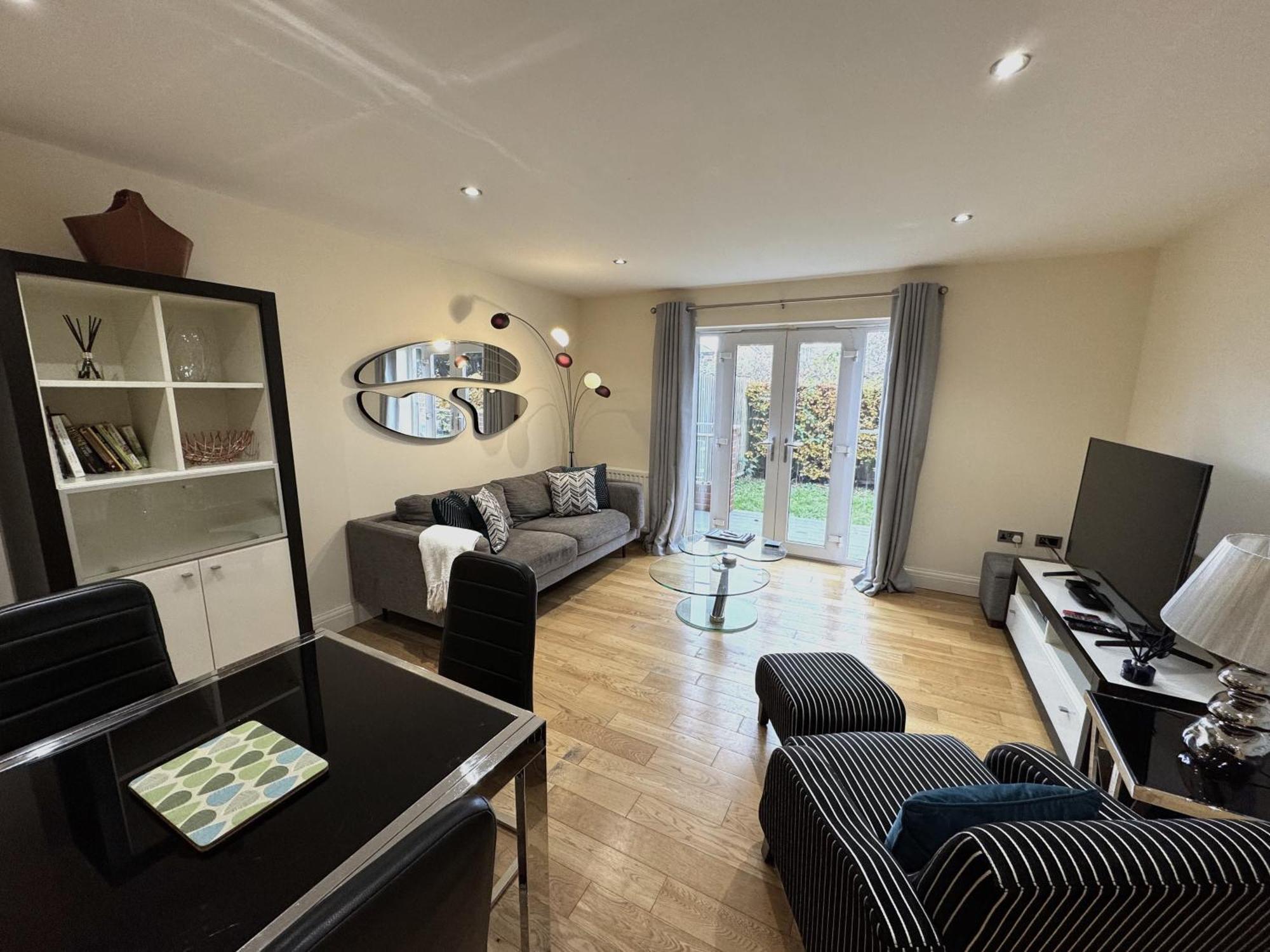 Spacious 2-bedroom With Parking In Apartment Windsor