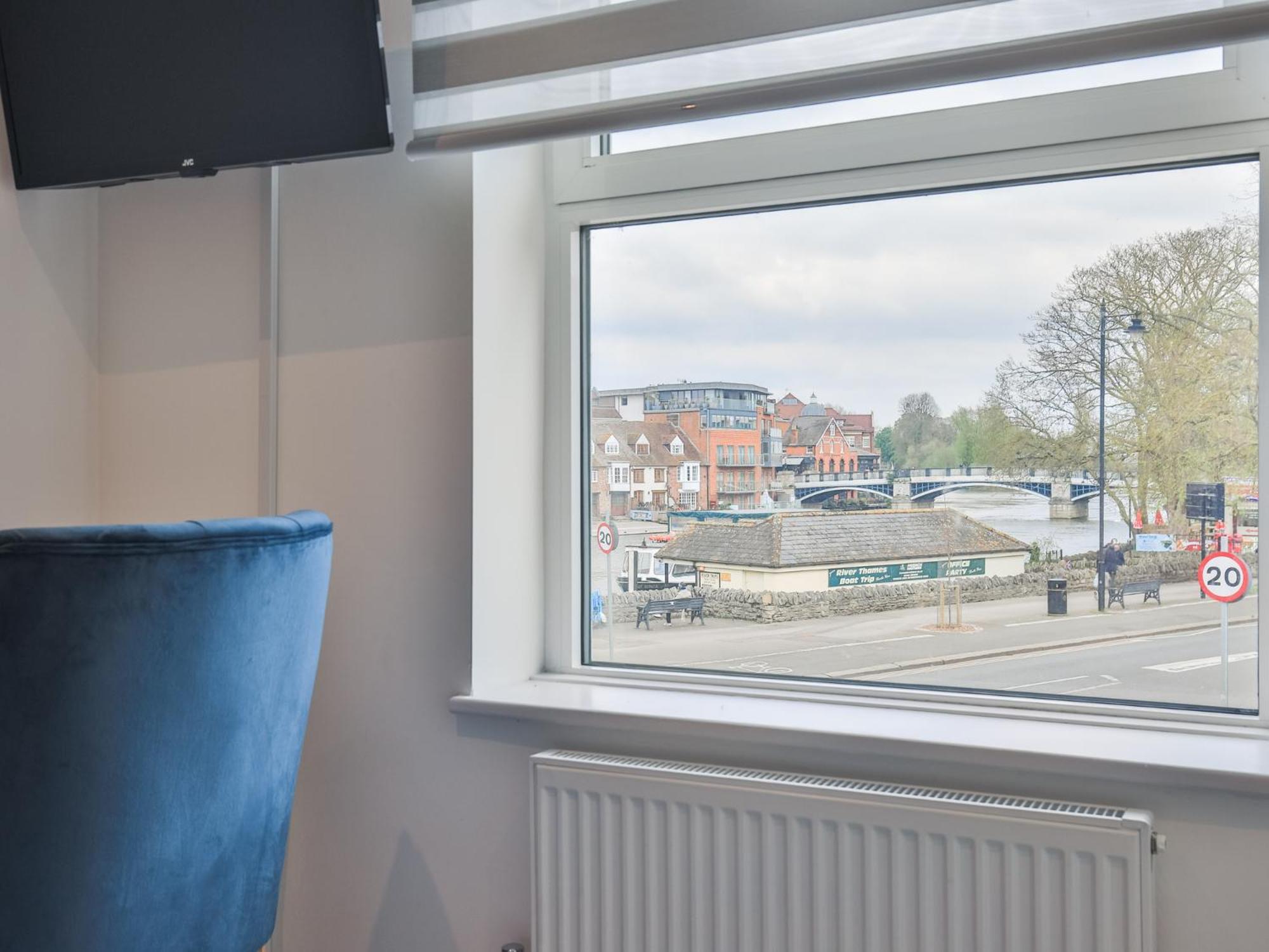 Pass The Keys Luxury 1 Bed Flat On Riverside Windsor