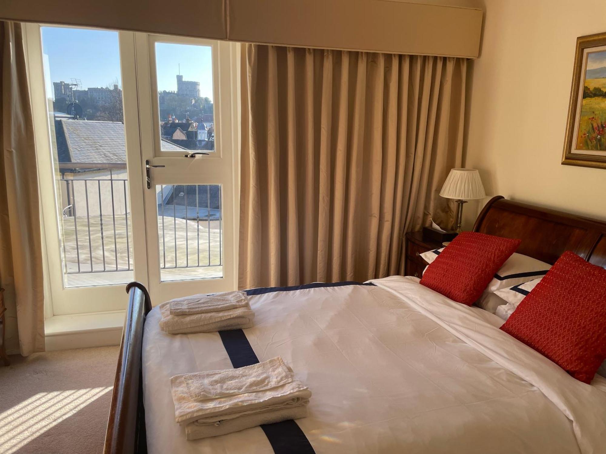 Homestay Floor En-suite Double Bedrooms With Great View Of Castle & Free Parking *