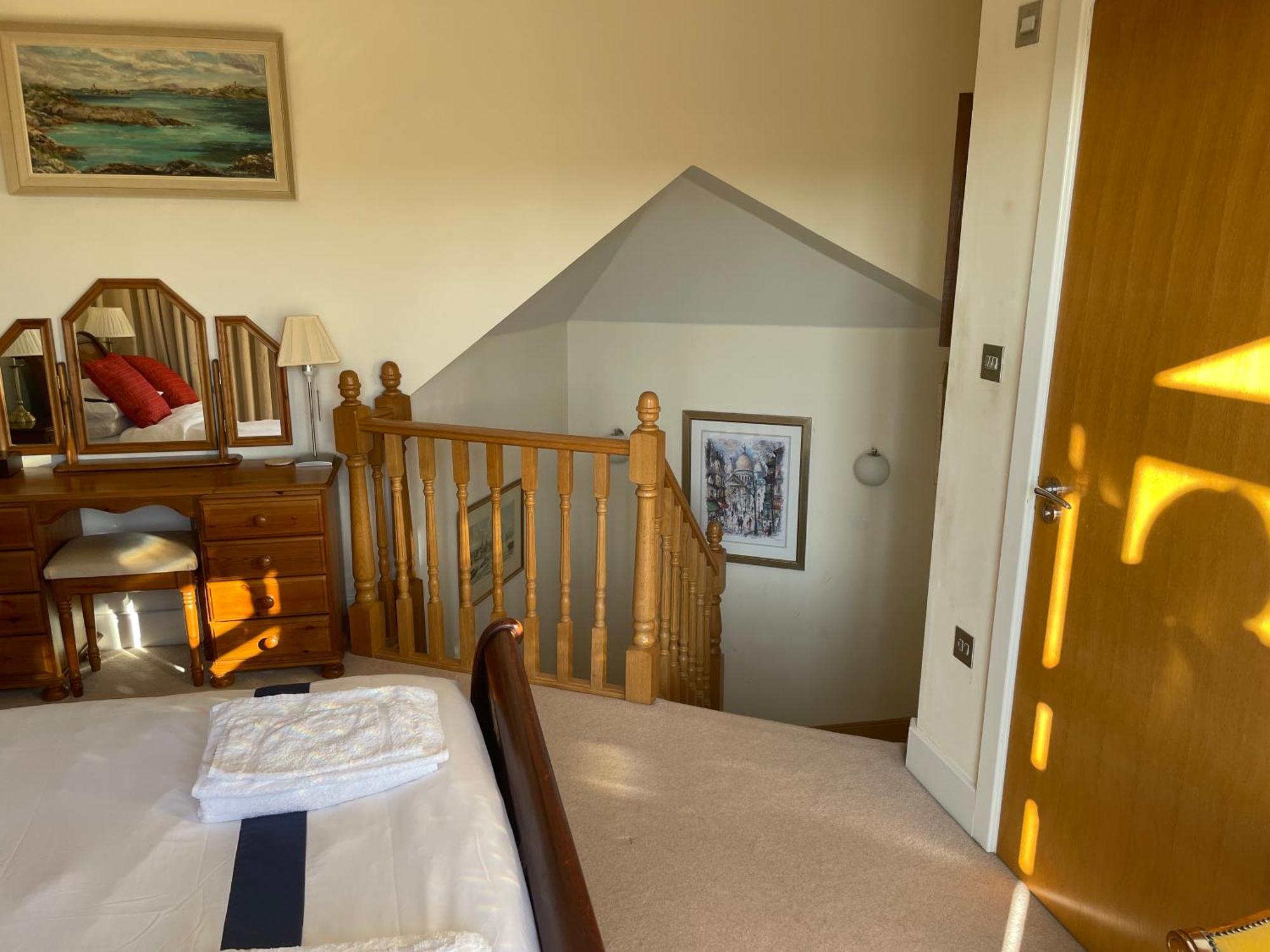 Floor En-suite Double Bedrooms With Great View Of Castle & Free Parking Homestay *