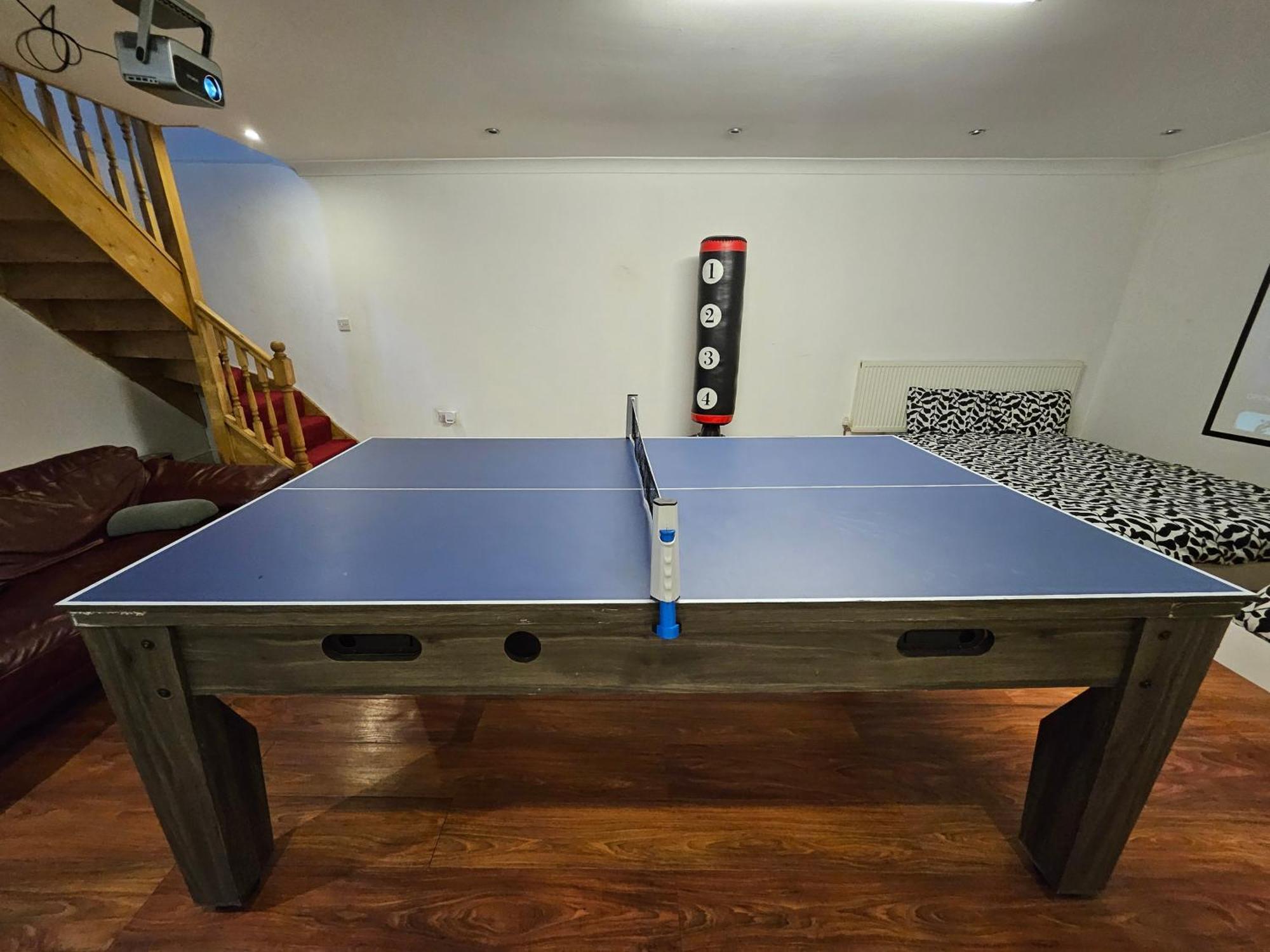 Annexe Pool Table Air Hockey Table Tennis Movie * Windsor