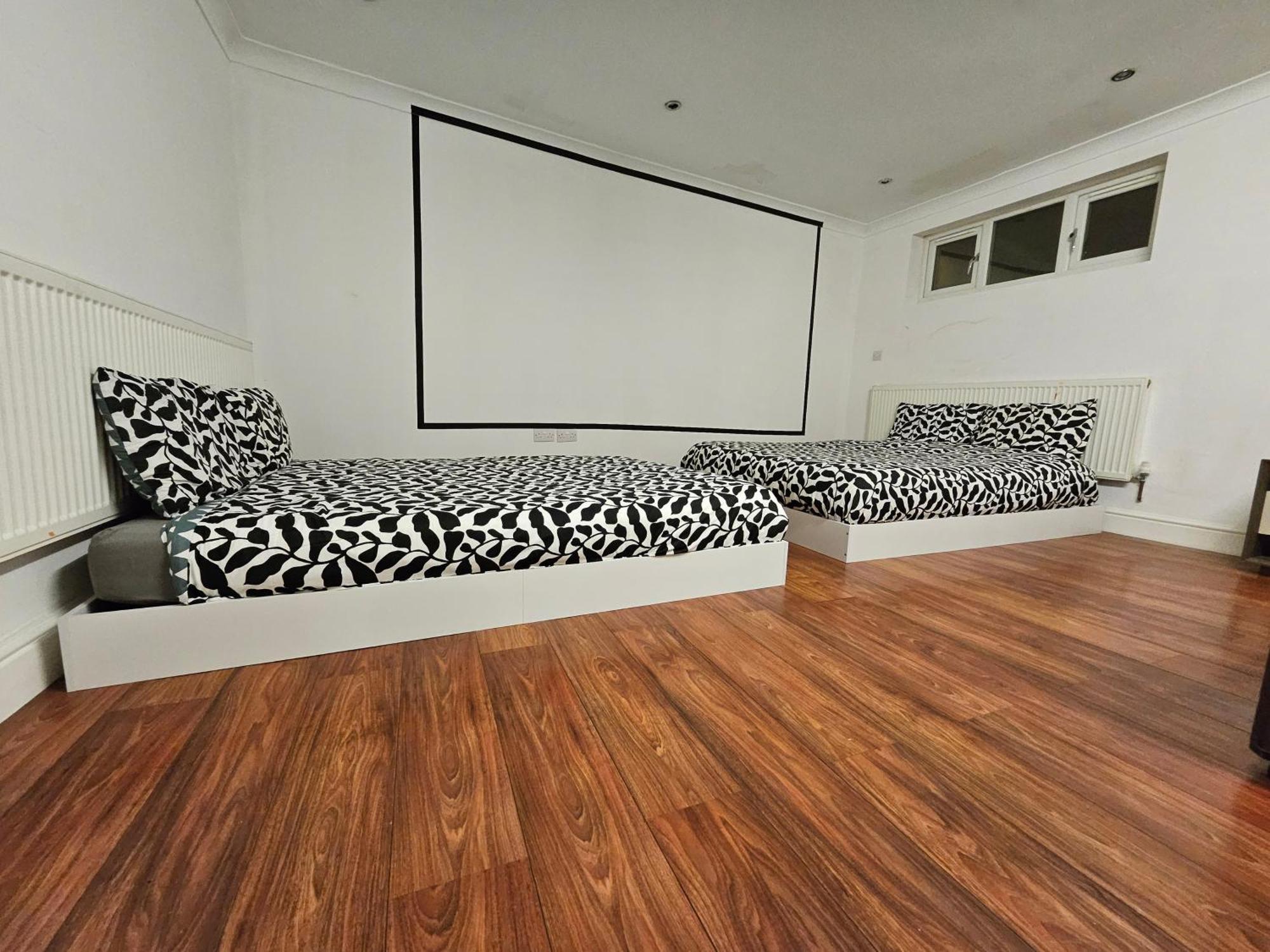 Annexe Pool Table Air Hockey Table Tennis Movie Chalé *