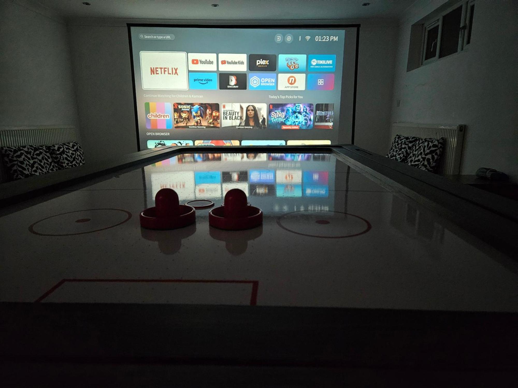 Annexe Pool Table Air Hockey Table Tennis Movie *