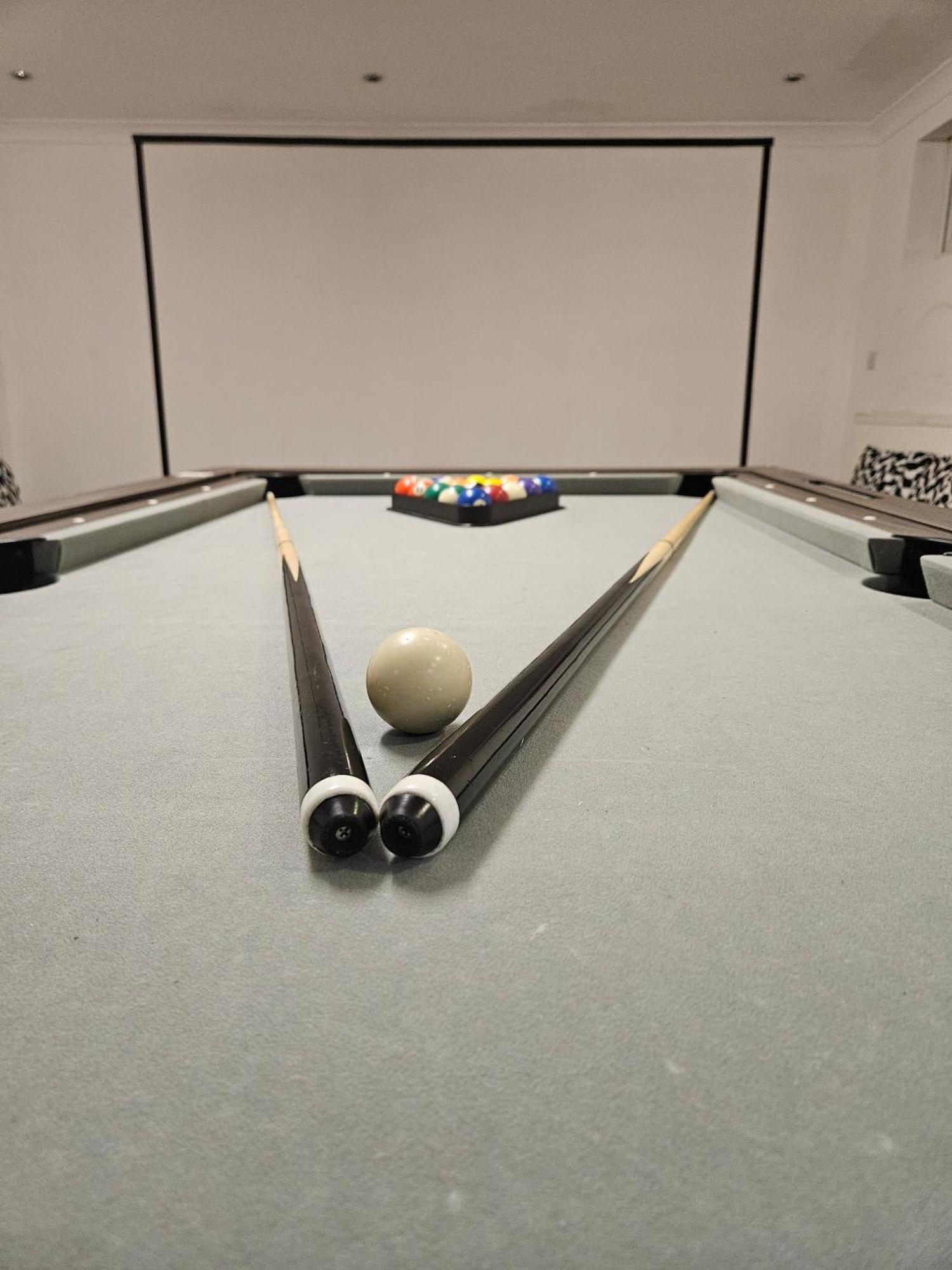 Annexe Pool Table Air Hockey Table Tennis Movie * Windsor