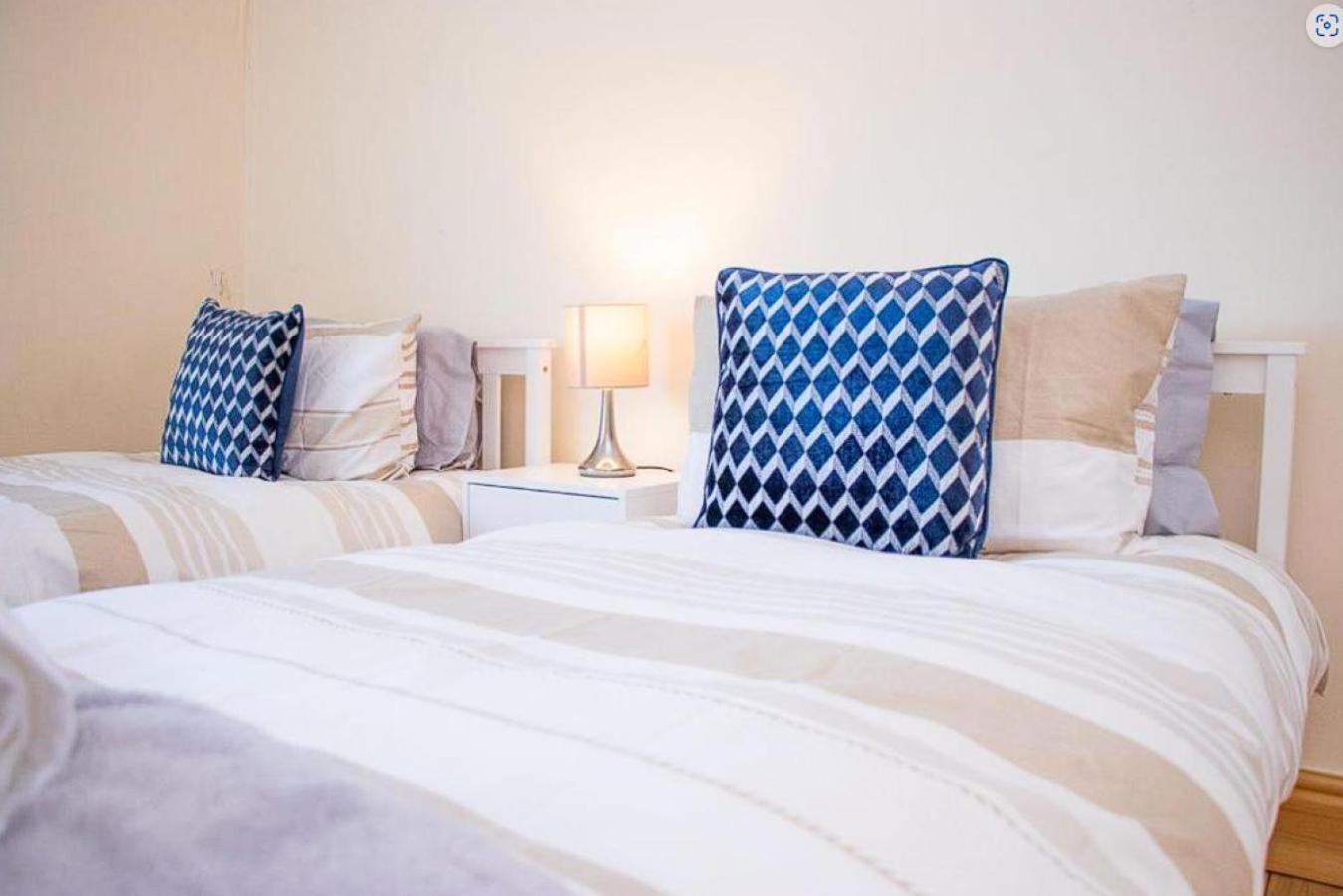 Heartwarming With Free Parking That Is Perfect For Relaxation Windsor
