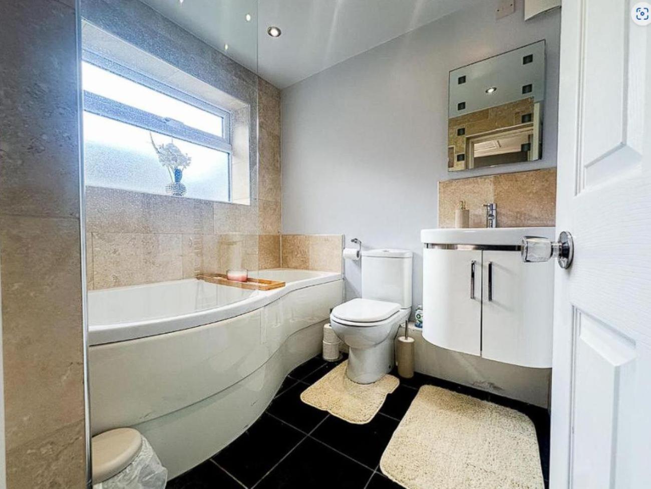 Holiday home Heartwarming With Free Parking That Is Perfect For Relaxation
