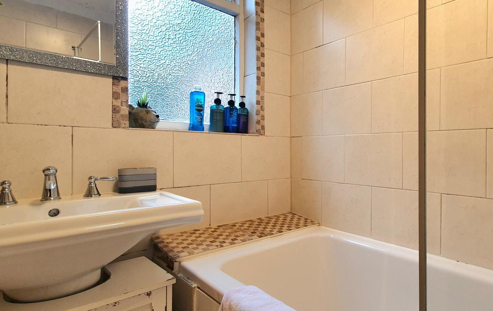Inviting 2-bed In Holiday home