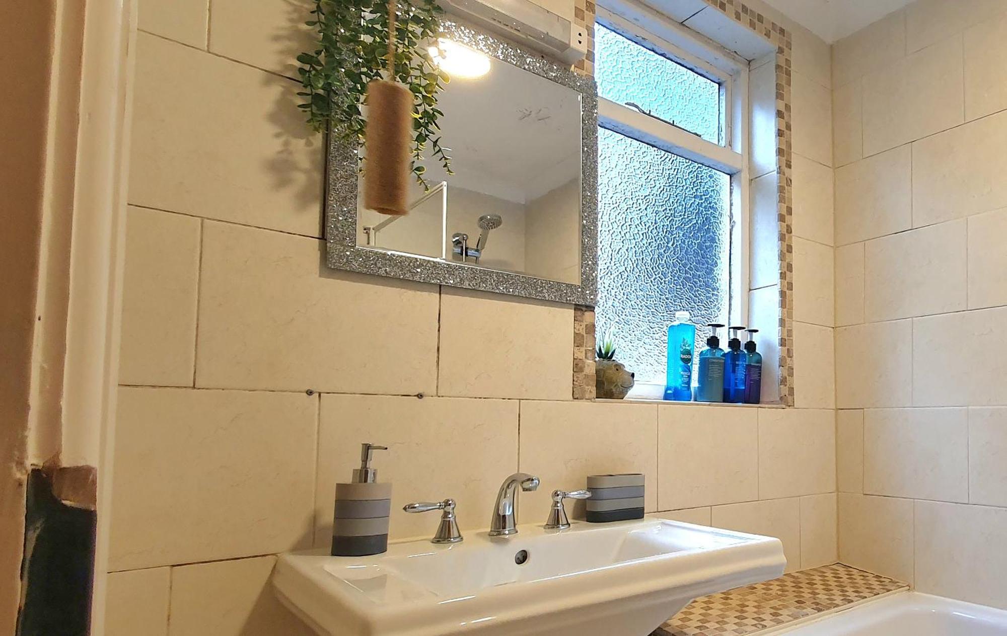 Inviting 2-bed In