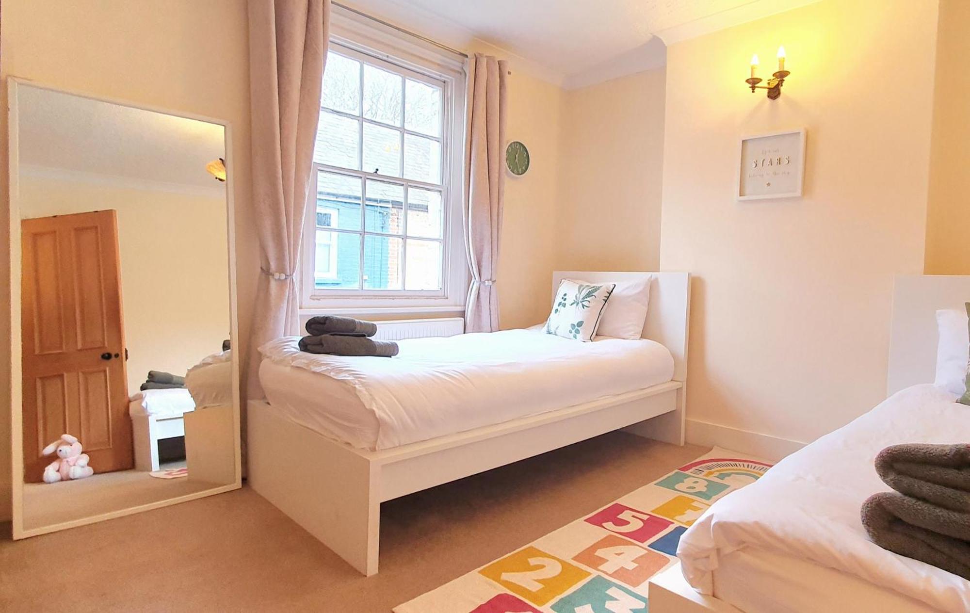Inviting 2-bed In Holiday home *
