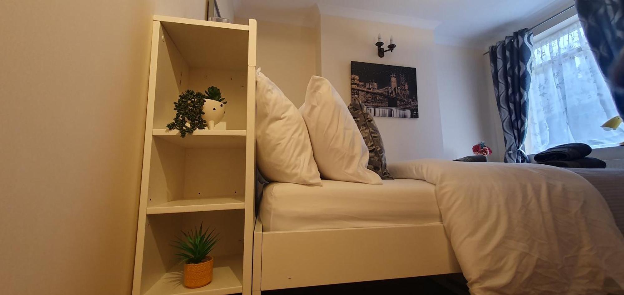 Inviting 2-bed In * Windsor