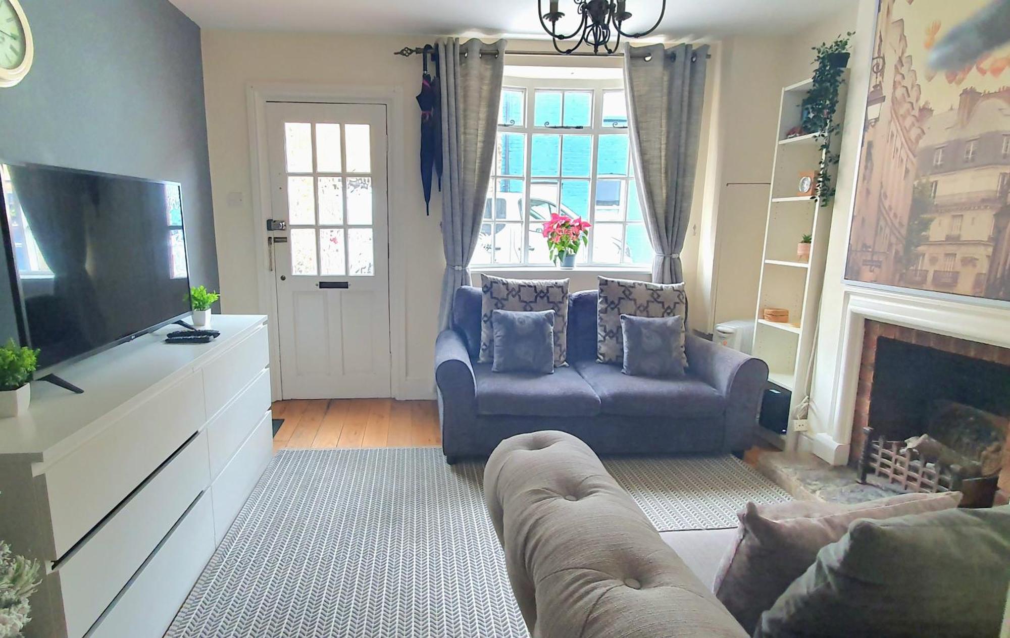 Inviting 2-bed In