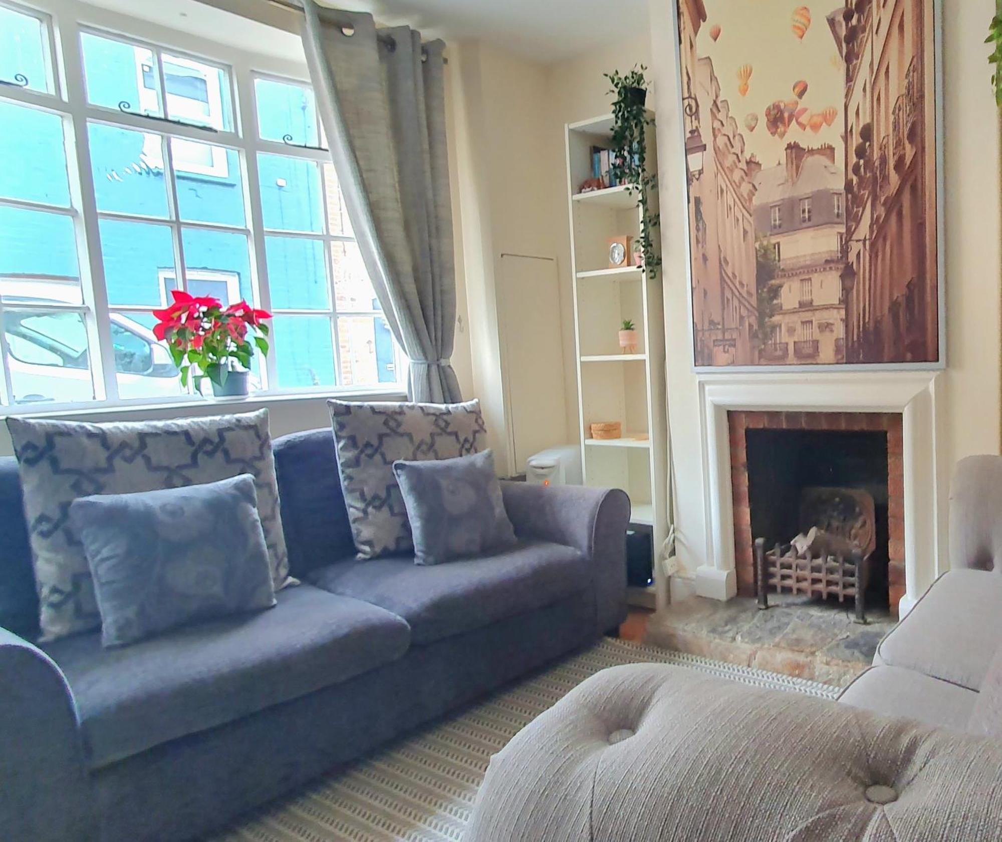 Holiday home Inviting 2-bed In