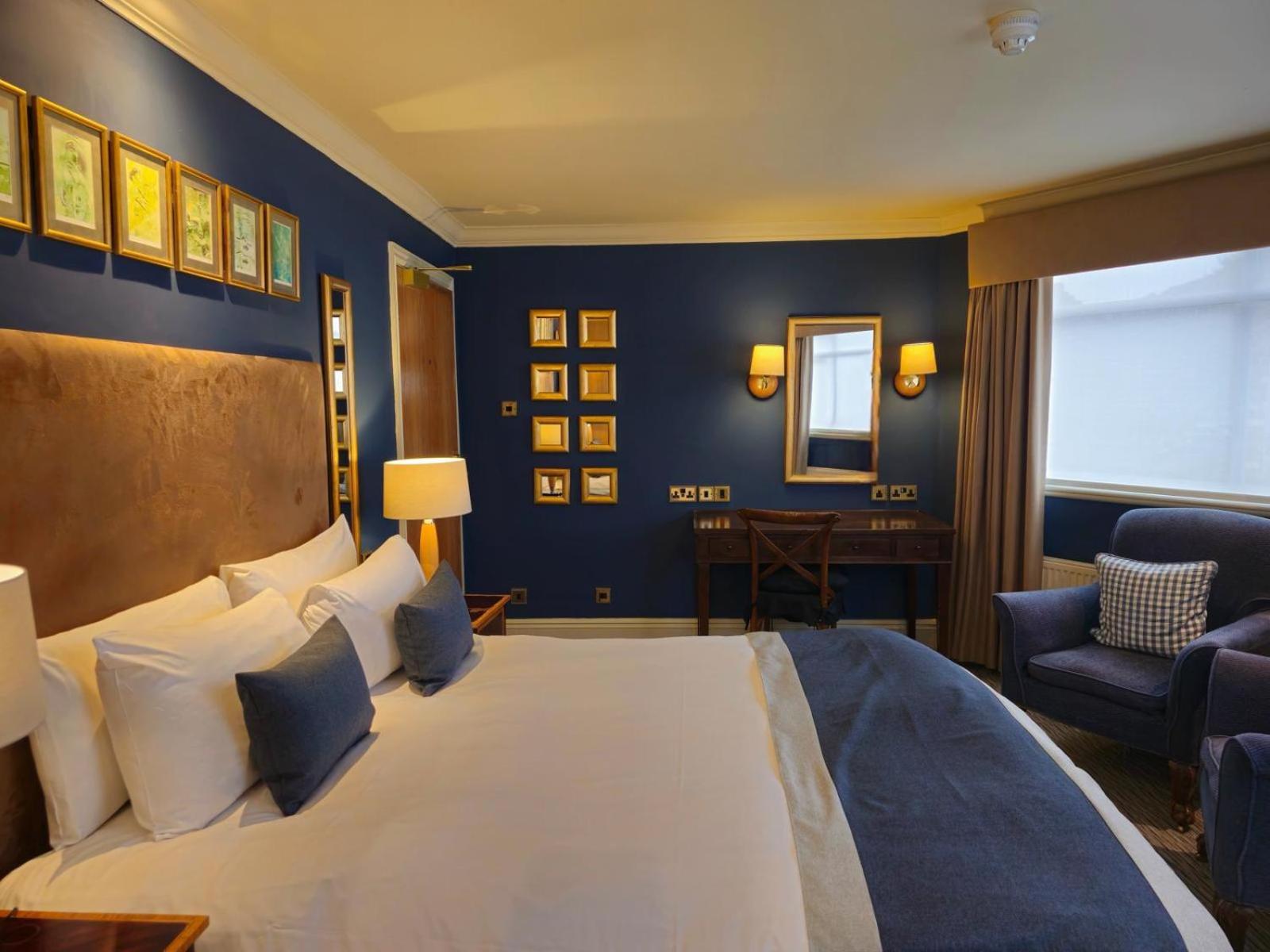 Manor - Datchet, 3*