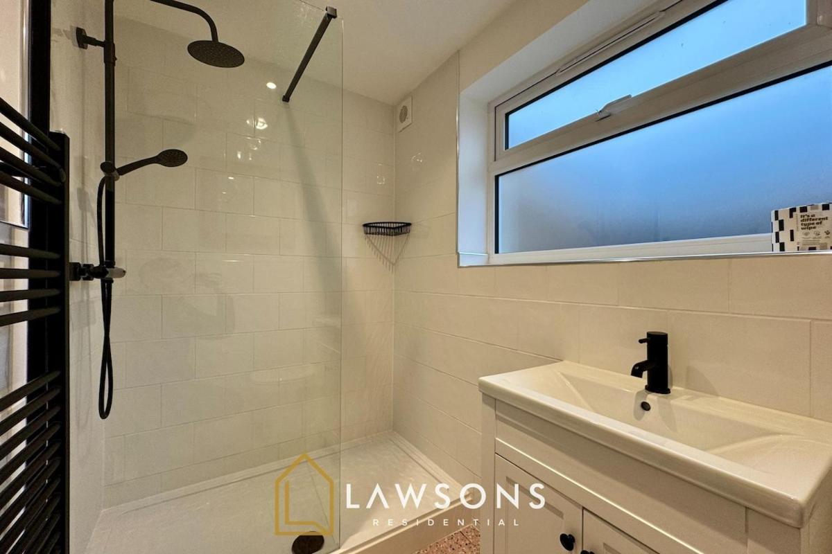 Apartment Charming Living By Lawsons With Parking Windsor