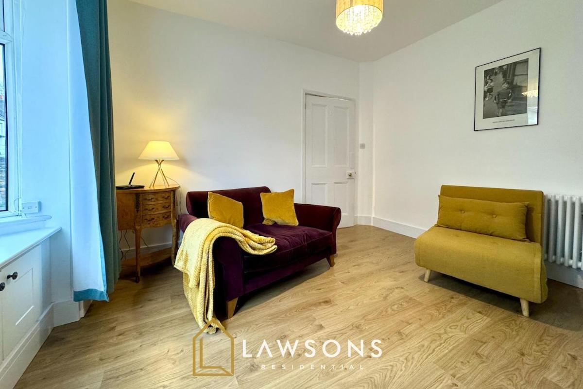 Charming Living By Lawsons With Parking *