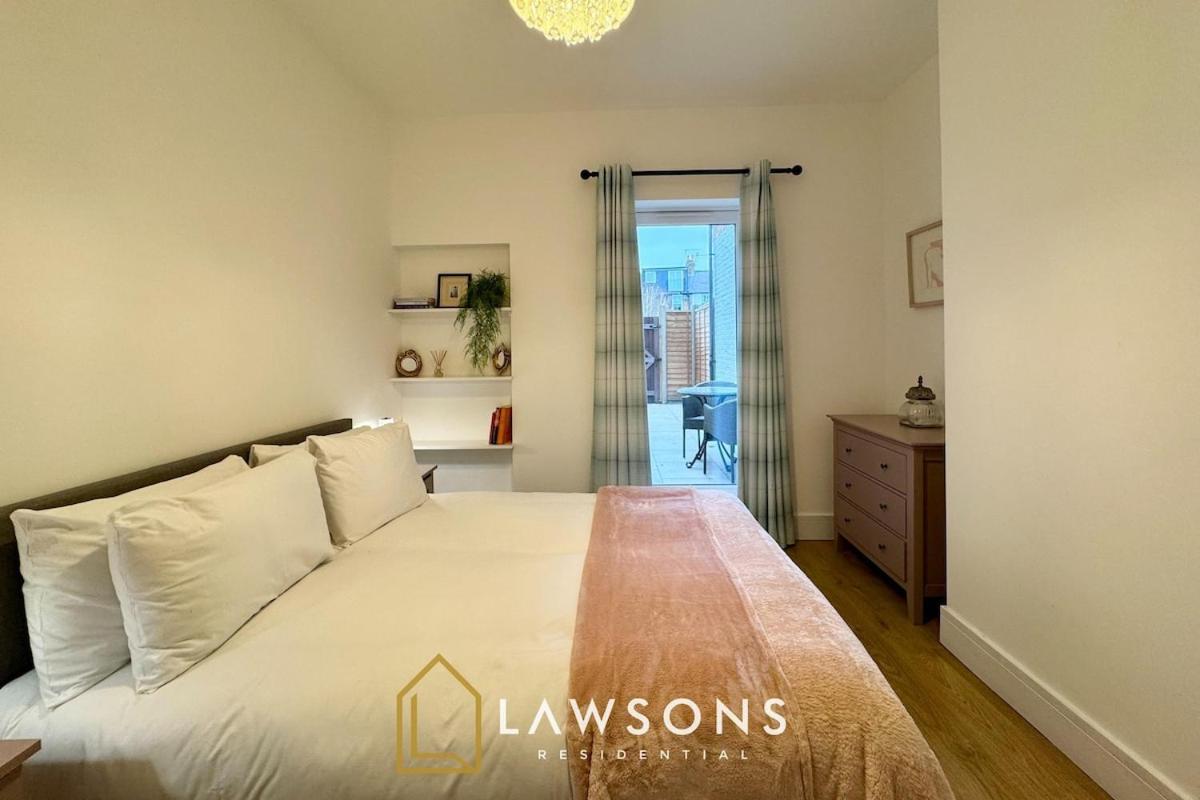 Charming Living By Lawsons With Parking Apartment *