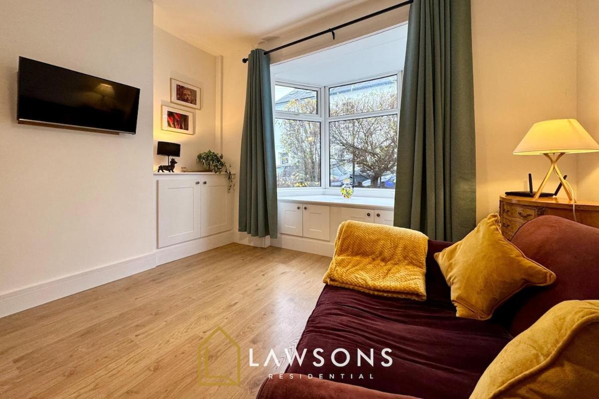 Apartment Charming Living By Lawsons With Parking Windsor