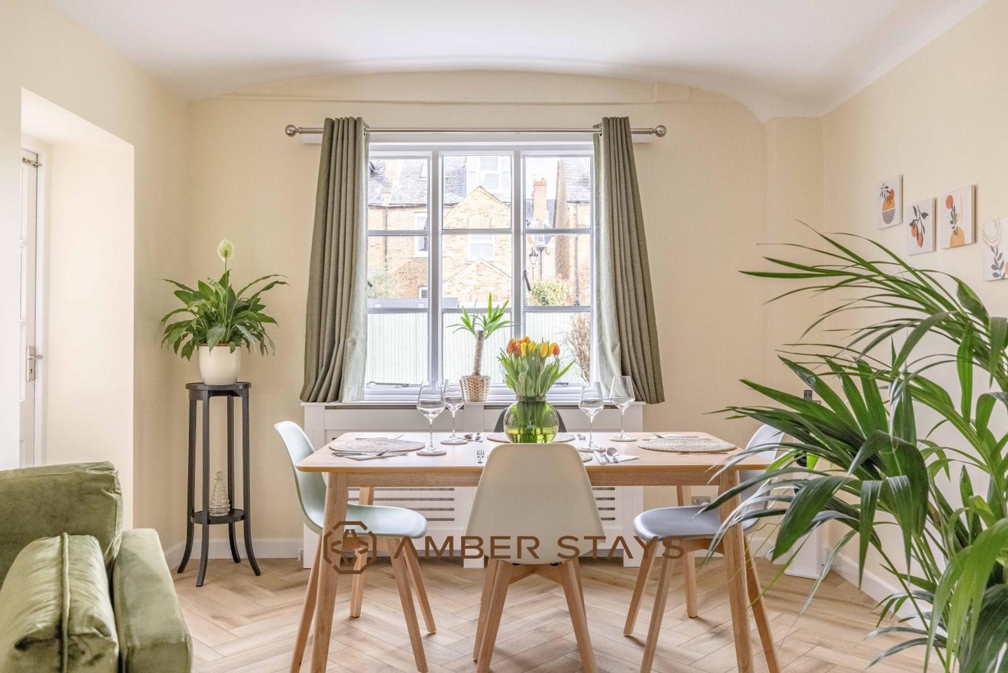 Holiday home Cosy 3 Bed In Windsor, Perfect For Small Families & Couples, Sleeps 5! Windsor