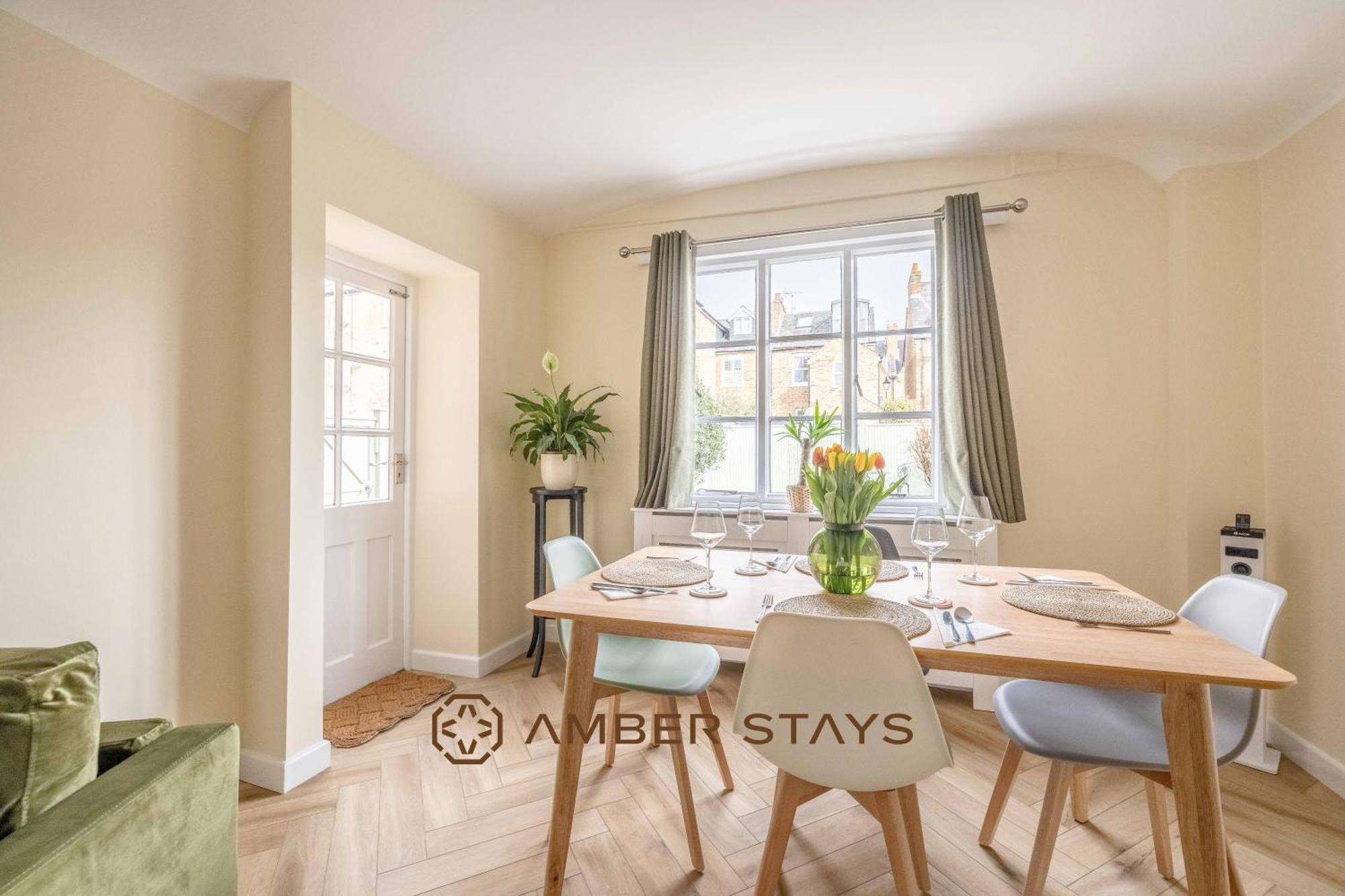Holiday home Cosy 3 Bed In Windsor, Perfect For Small Families & Couples, Sleeps 5! Windsor