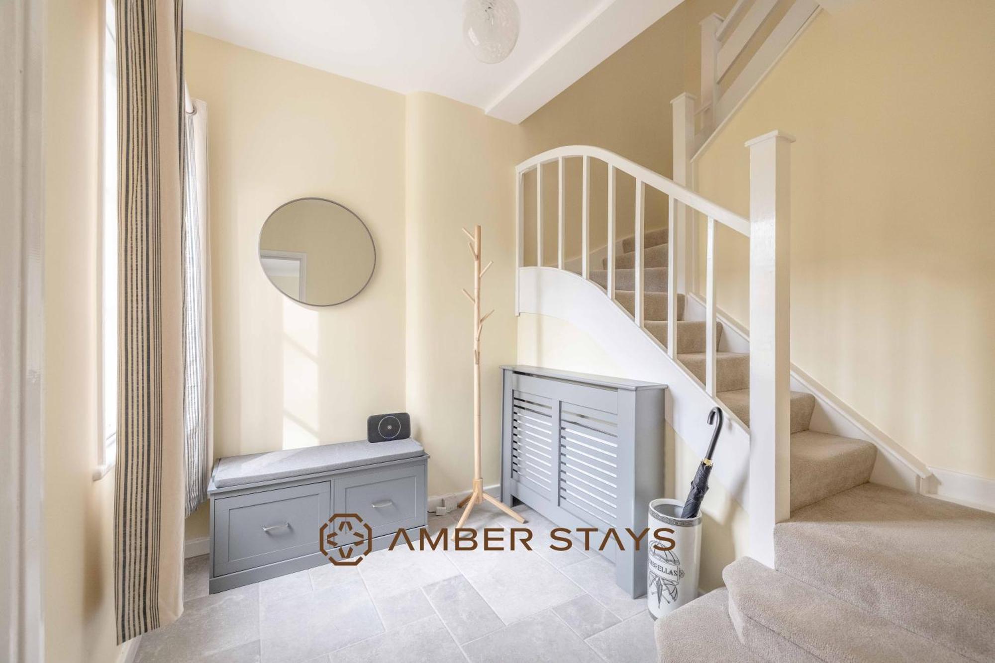 Cosy 3 Bed In Windsor, Perfect For Small Families & Couples, Sleeps 5! Windsor