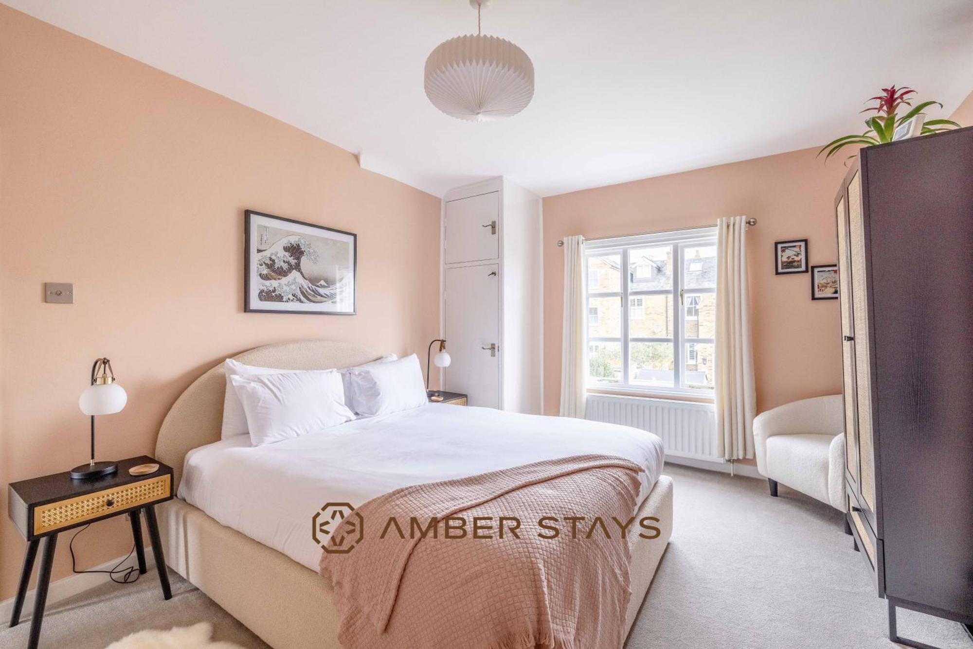 Cosy 3 Bed In Windsor, Perfect For Small Families & Couples, Sleeps 5! * Windsor